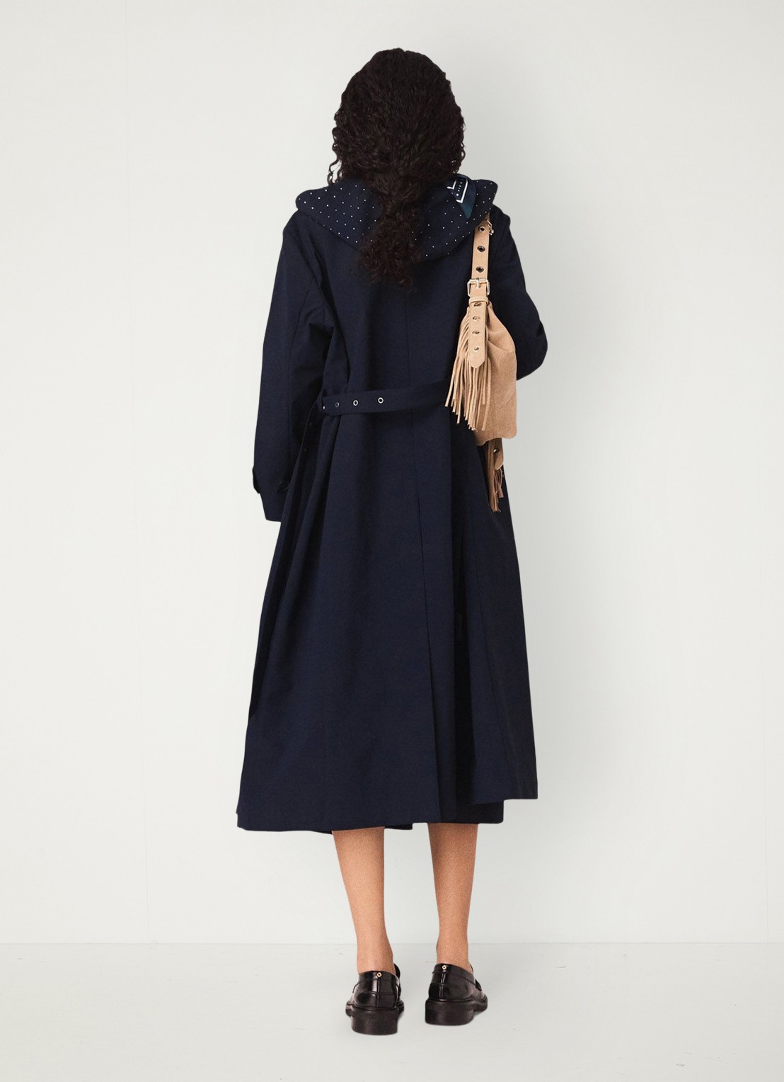 Maje Trenchcoat met ceintuur en afneembare capuchon - achterkant 6 donkerblauw