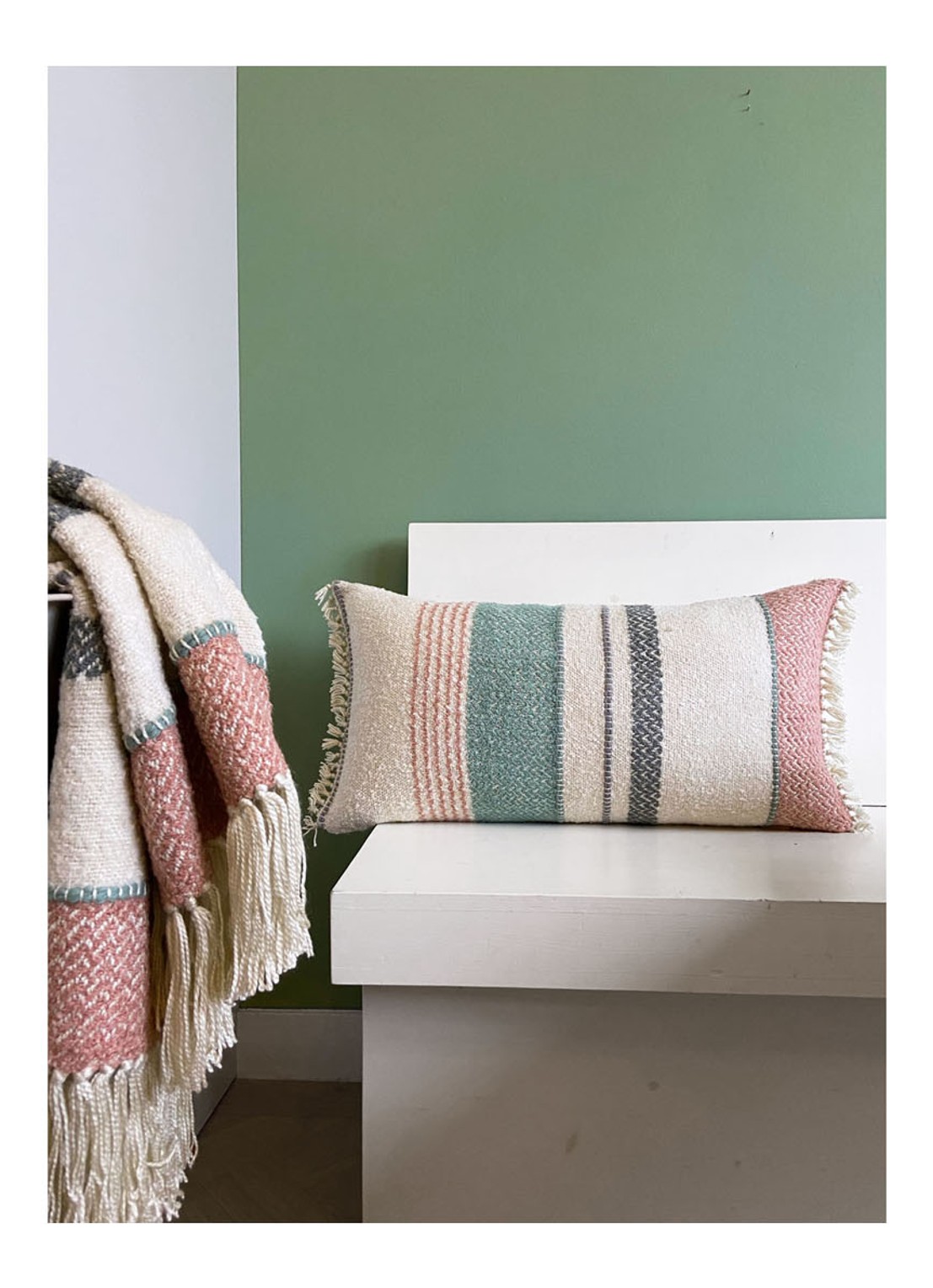 Malagoon Berber plaid in wolblend 125 x 150 cm - voorkant 2 gebroken wit