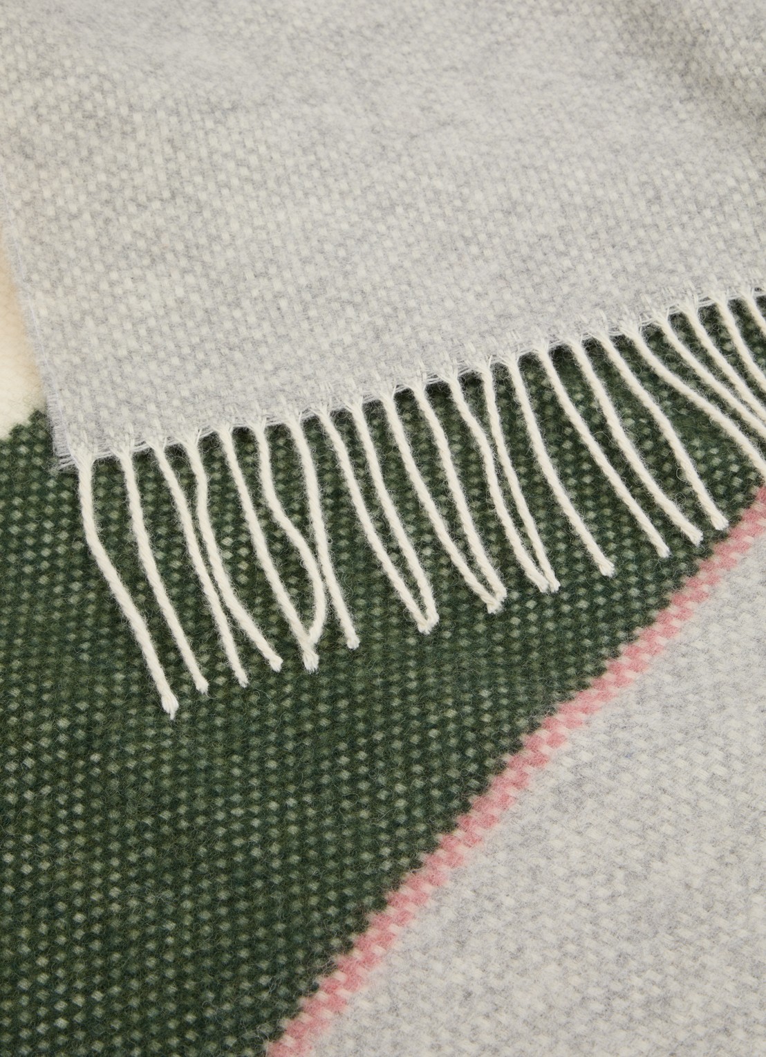Malagoon Festivity plaid van lamswol 140 x 200 cm - detail roze