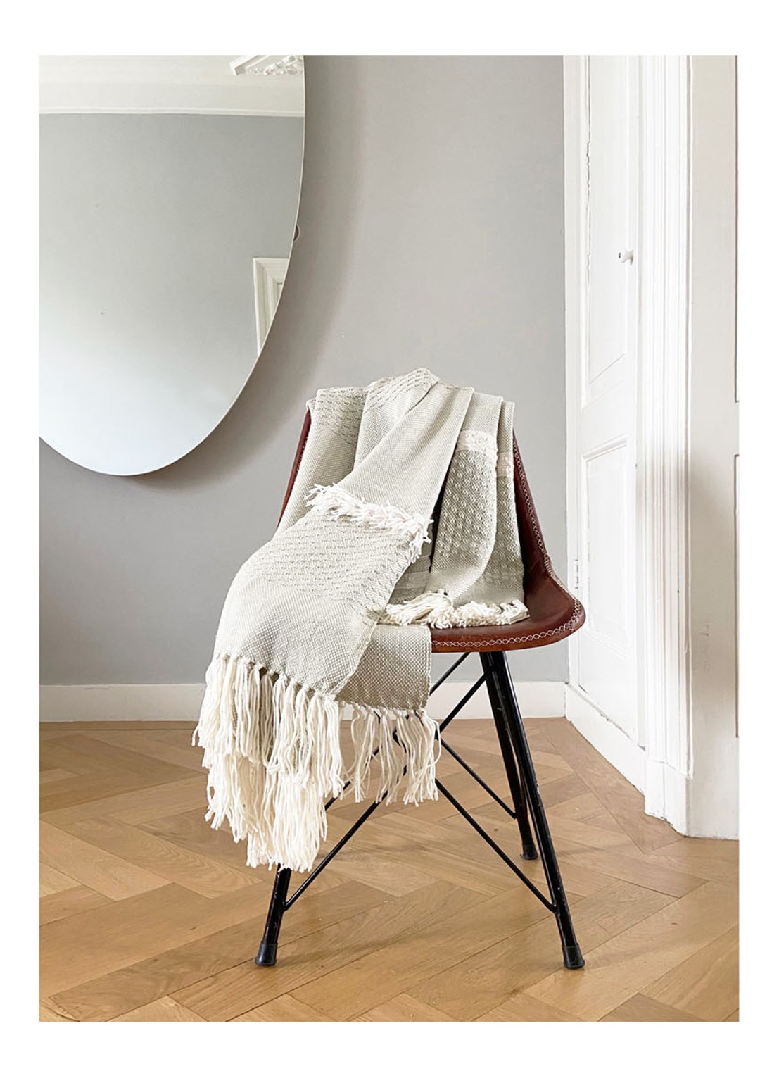 Malagoon Fringe plaid in wolblend 150 x 125 cm - voorkant 3 gebroken wit