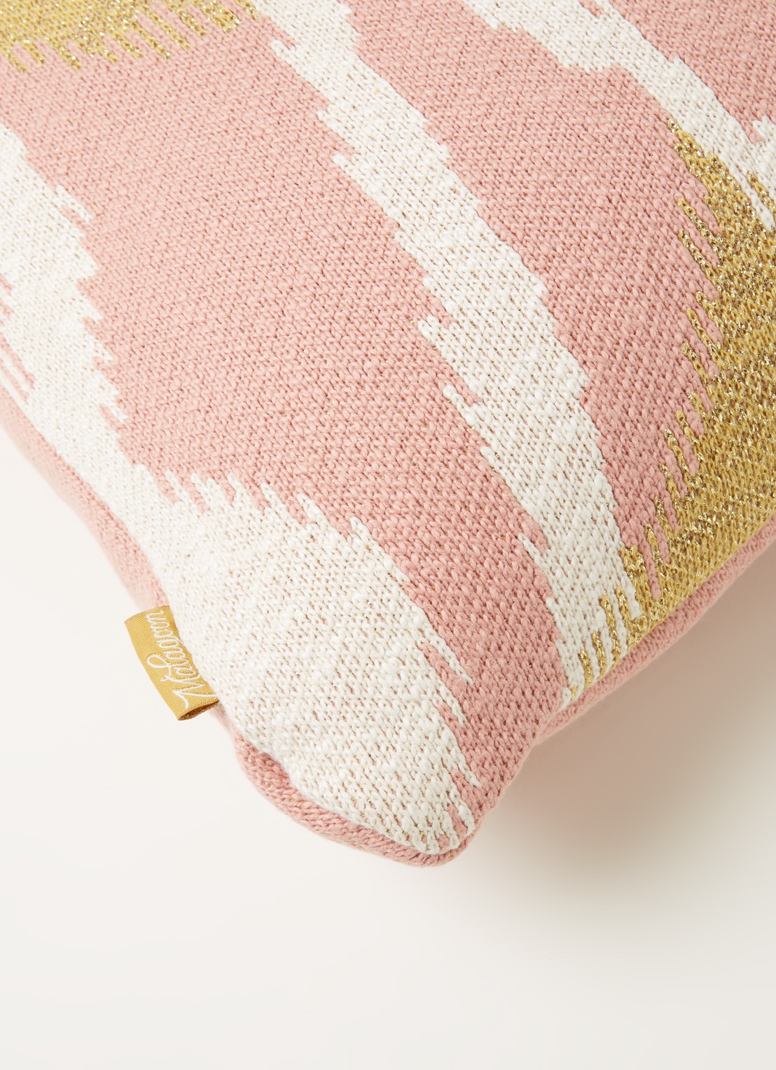 Malagoon Ikat sierkussen 50 x 50 cm - detail roze