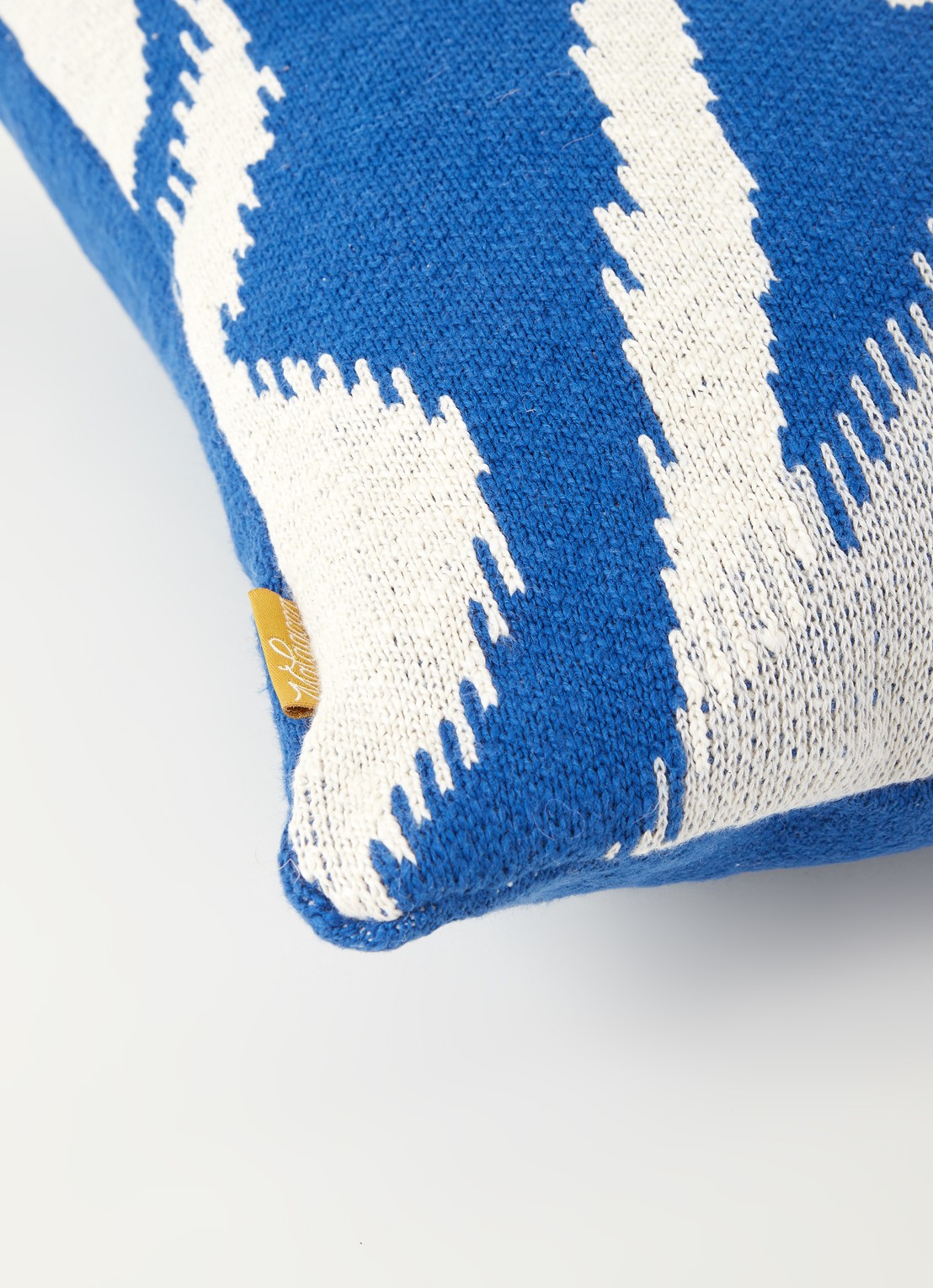 Malagoon Ikat sierkussen 50 x 50 cm  - detail kobaltblauw