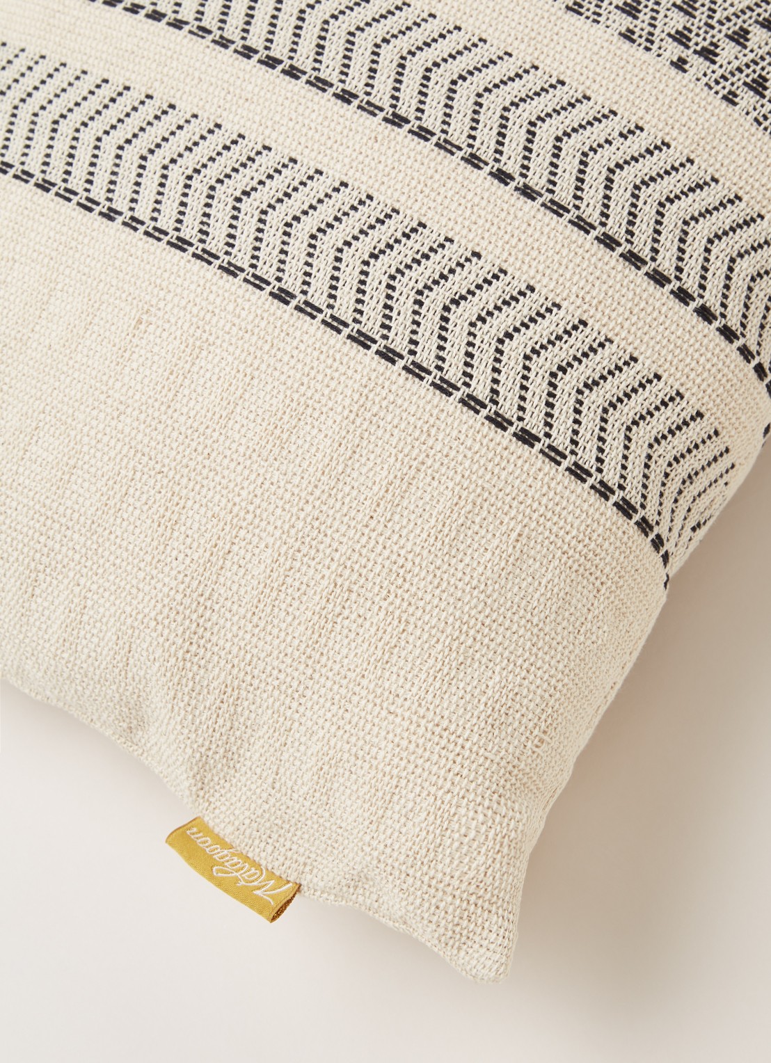 Malagoon Native Stripe sierkussen 35 x 65 cm - detail 3 wit