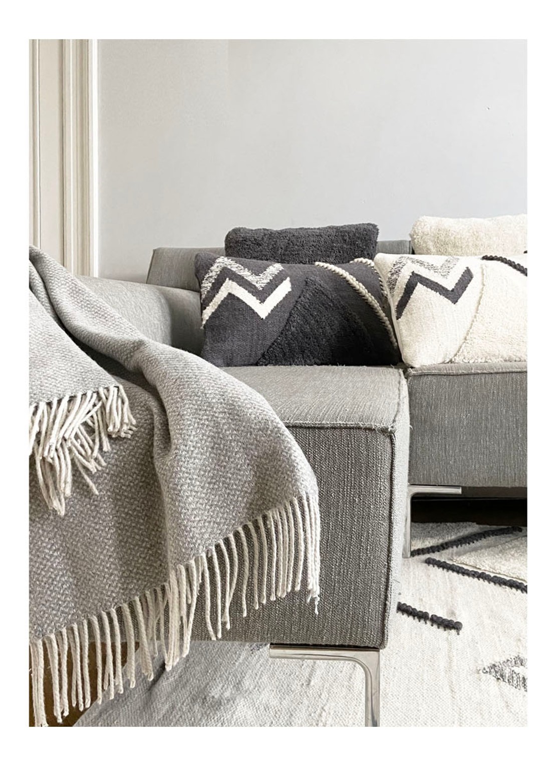 Malagoon Natural plaid in wolblend 170 x 131 cm - voorkant 3 lichtgrijs
