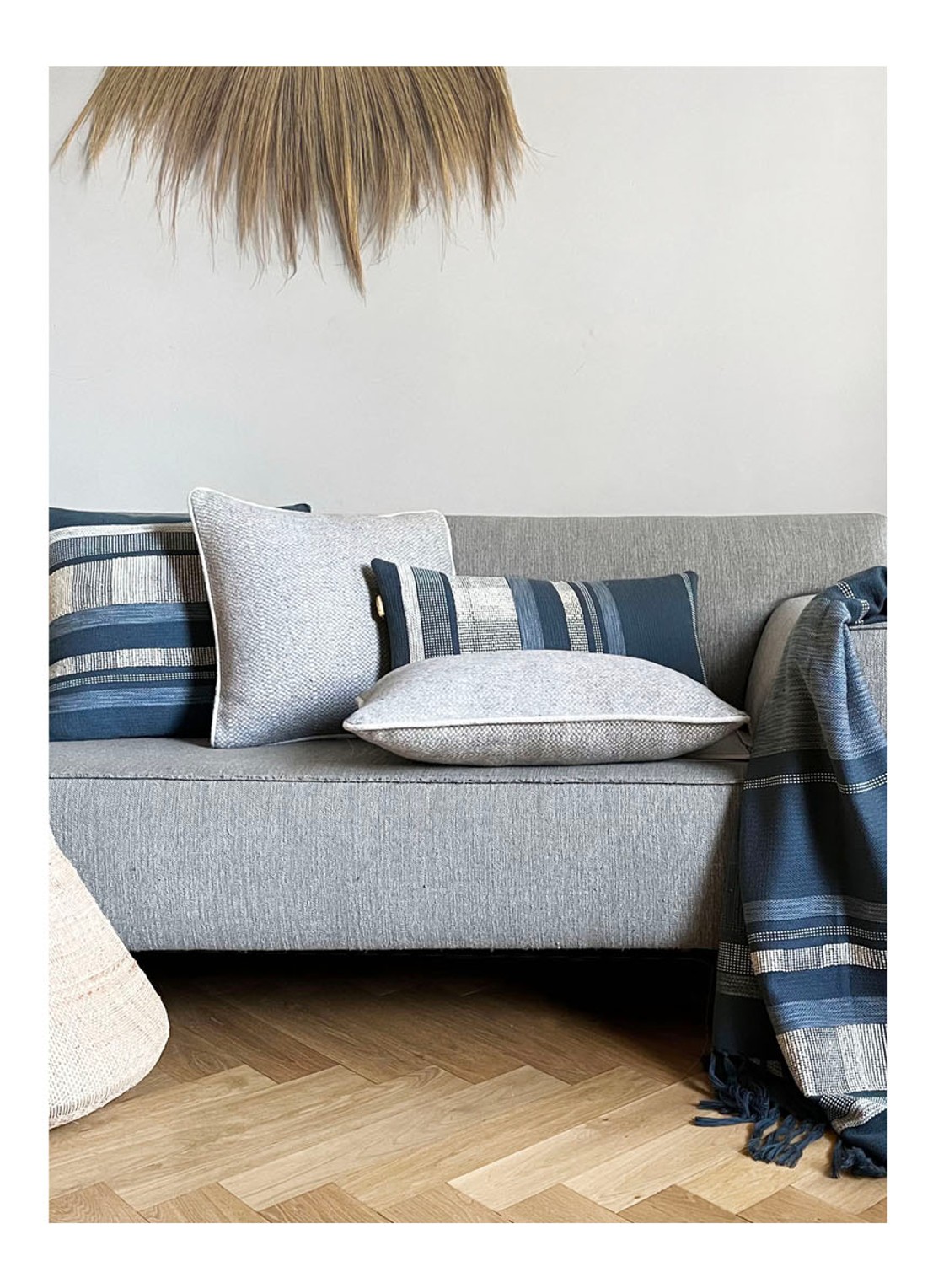 Malagoon Natural sierkussen 35 x 60 cm - voorkant 4 grijs