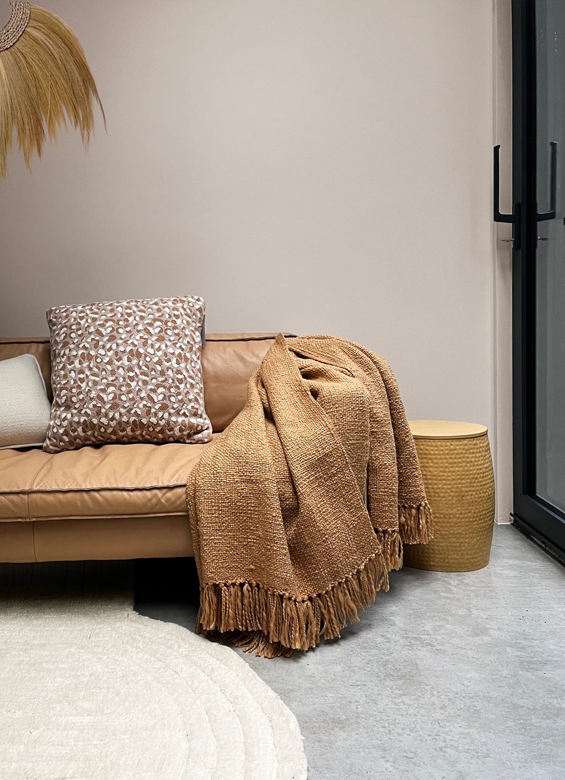 Malagoon Primitive Dot sierkussen 50 x 50 cm - voorkant 3 beige