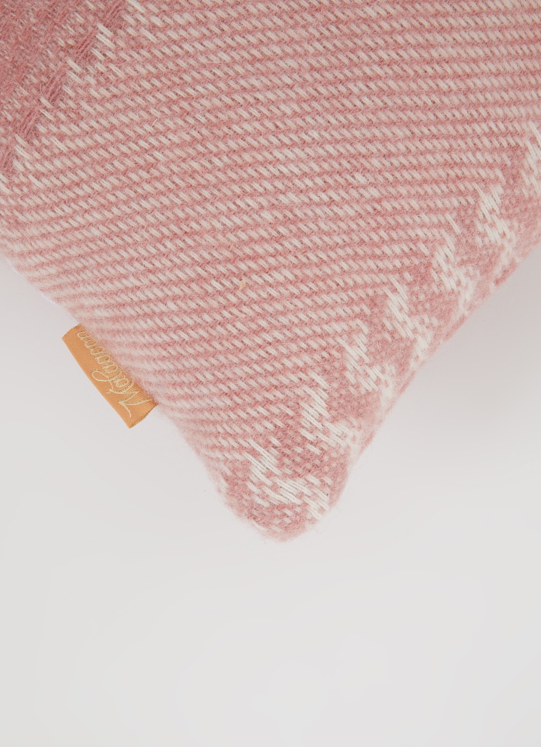Malagoon Uptown sierkussen 35 x 60 cm - detail 2 roze