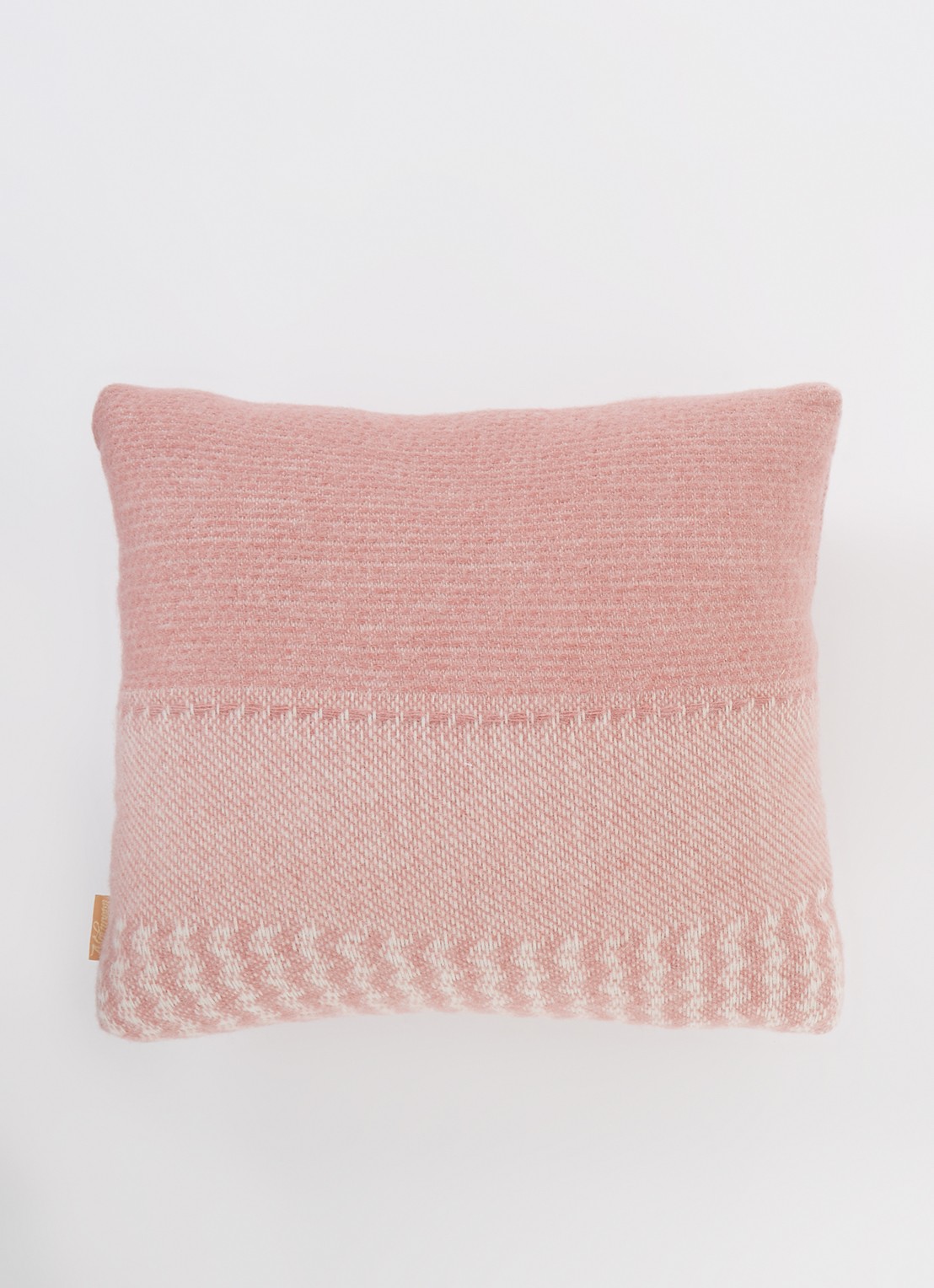 Malagoon Uptown sierkussen 45 x 45 cm - detail roze