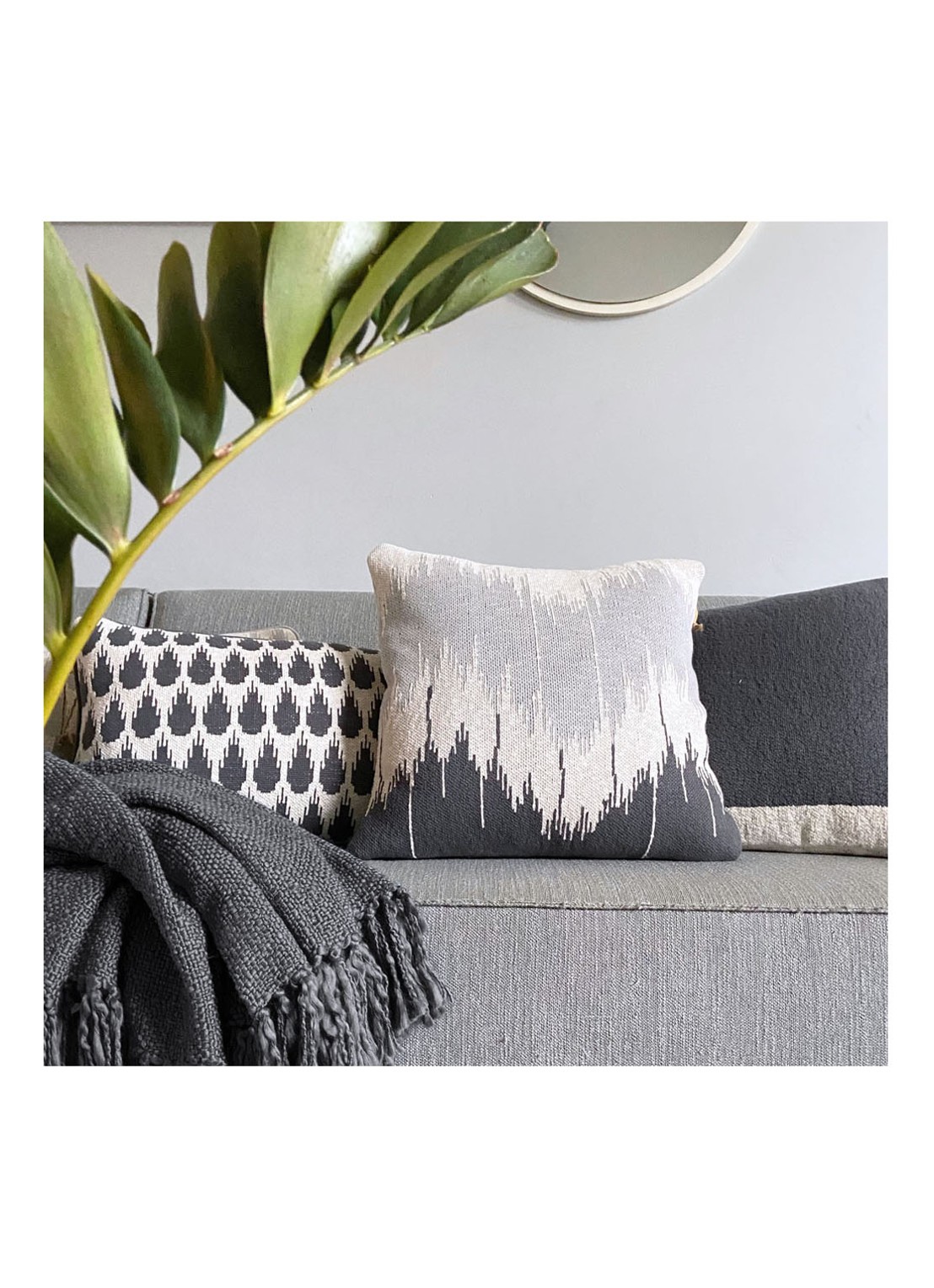 Malagoon Wave sierkussen 50 x 50 cm - voorkant 3 antraciet