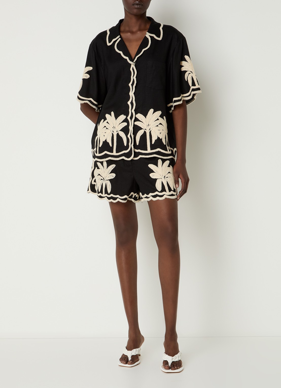 Malina Armida blouse met borduring - voorkant 3 zwart