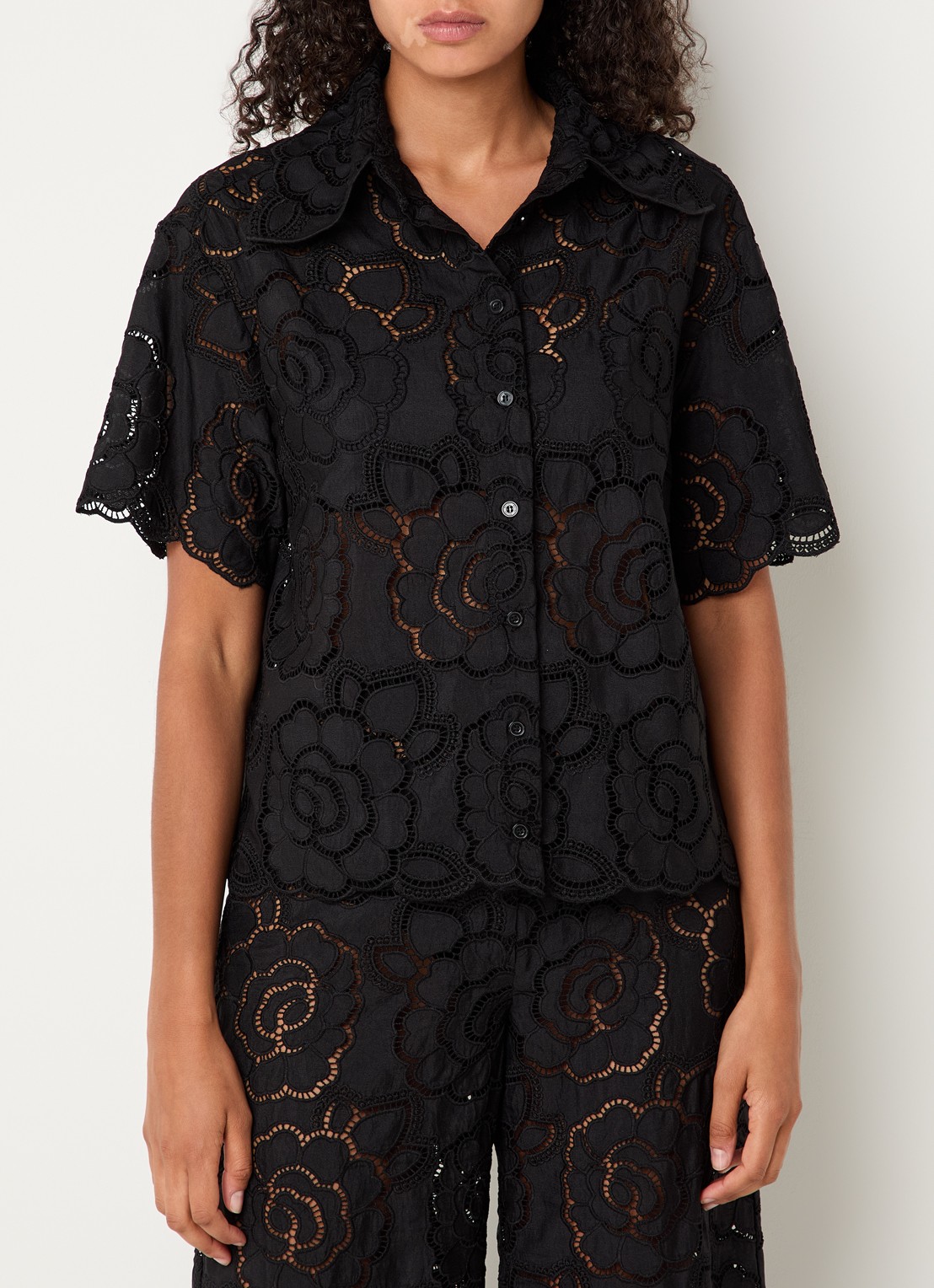 Malina Claudia blouse met broderie - detail 4 zwart
