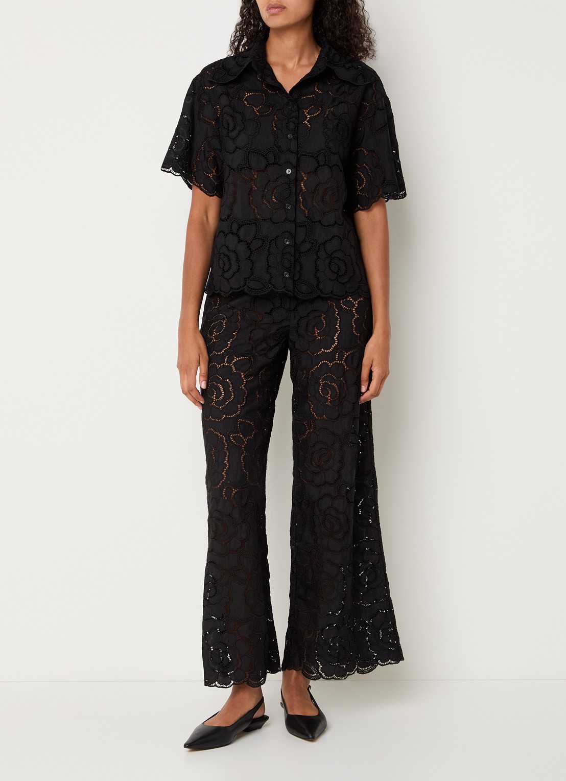 Malina Claudia blouse met broderie - voorkant 3 zwart