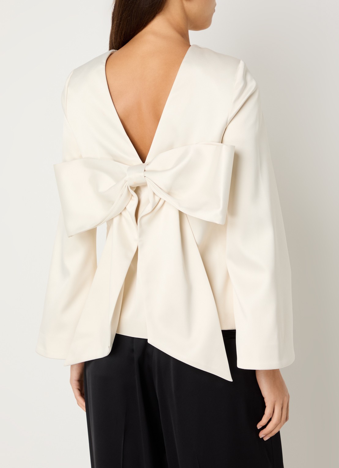 Malina Elna top met strikdetail en rugdecolleté - detail 4 ivoor