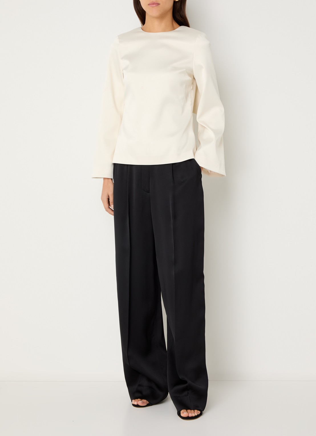 Malina Elna top met strikdetail en rugdecolleté - voorkant 3 ivoor