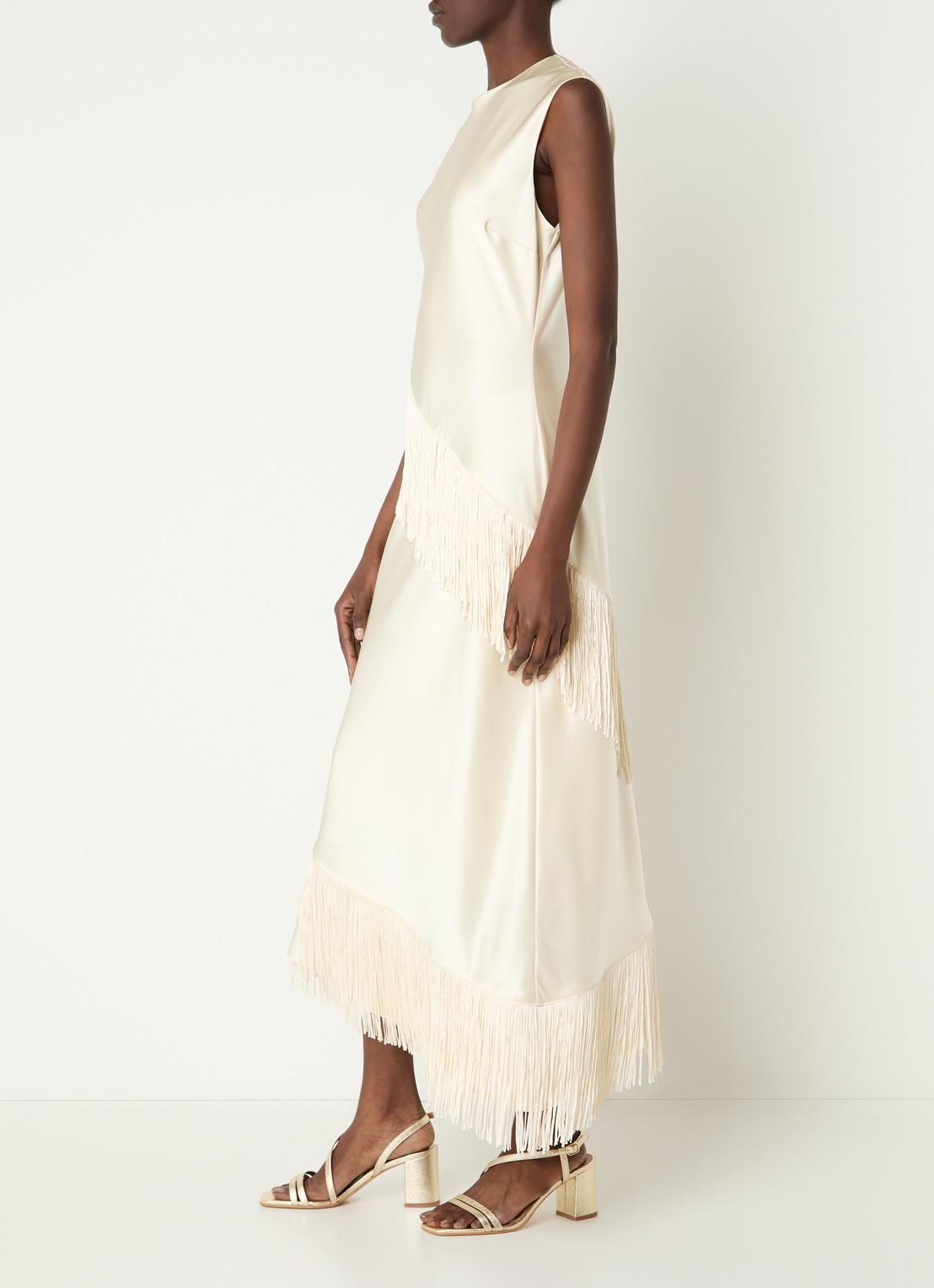 Malina Lovis midi jurk van satijn met franjes - voorkant 2 creme