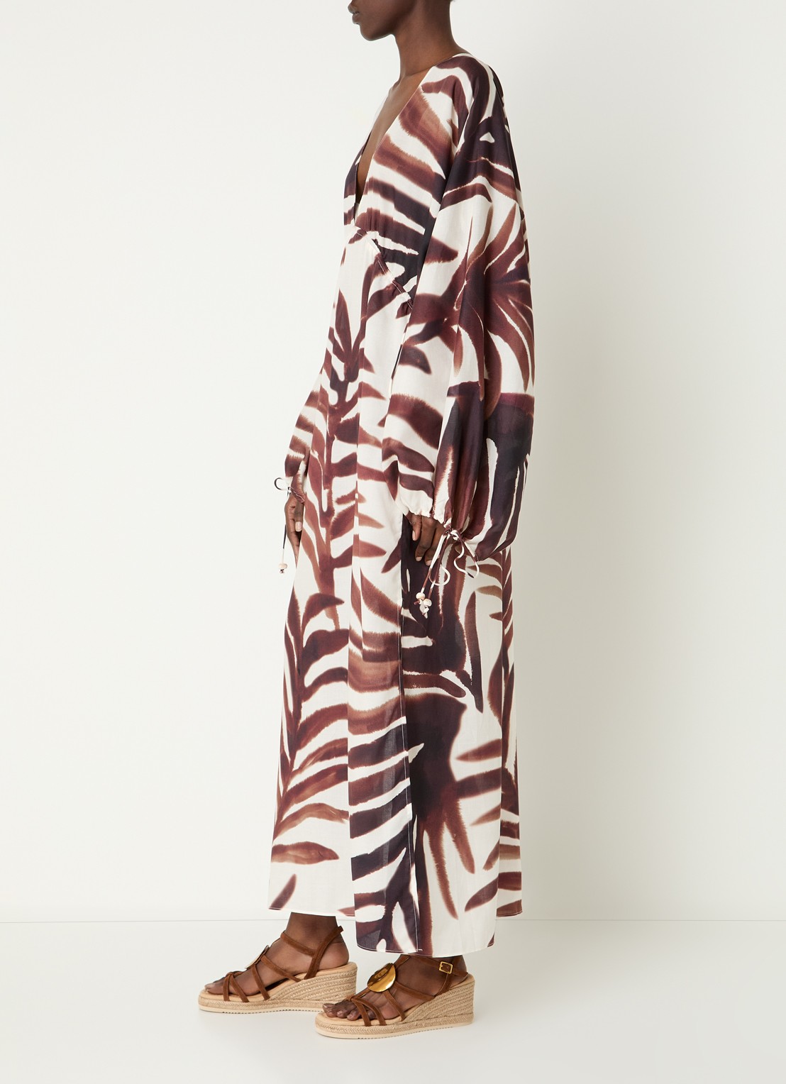 Malina Malina maxi jurk met print en V-hals - voorkant 3 donkerbruin