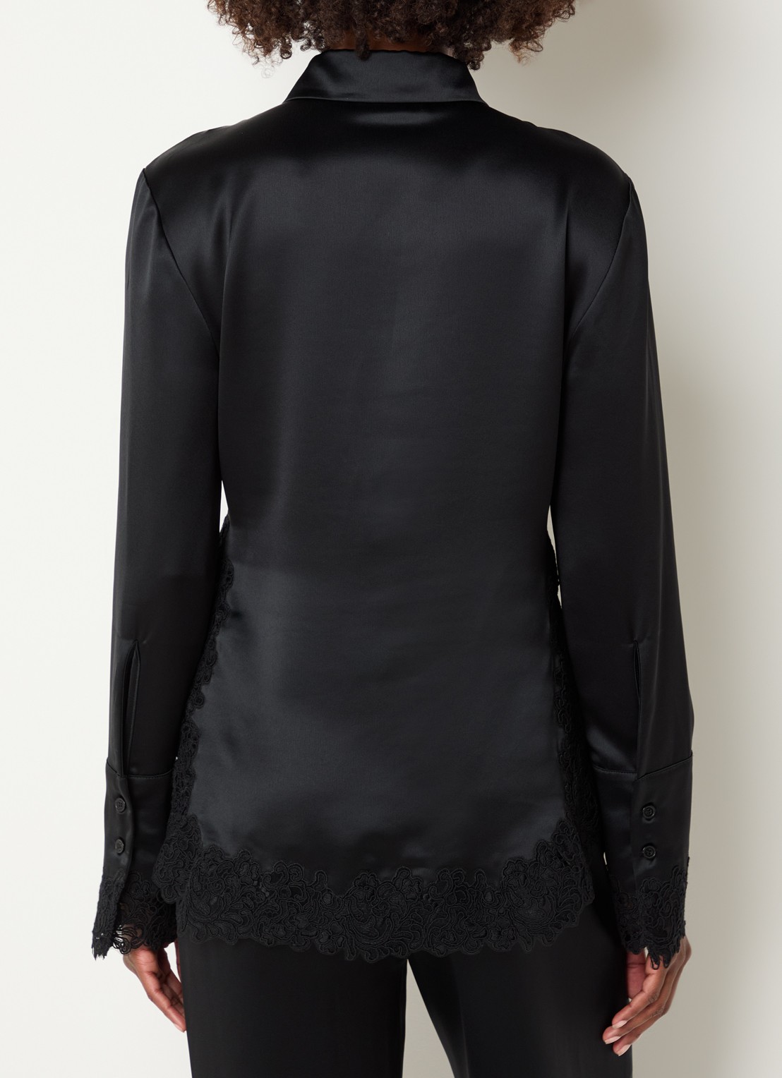 Malina Malou blouse van satijn met details van kant - achterkant 2 zwart