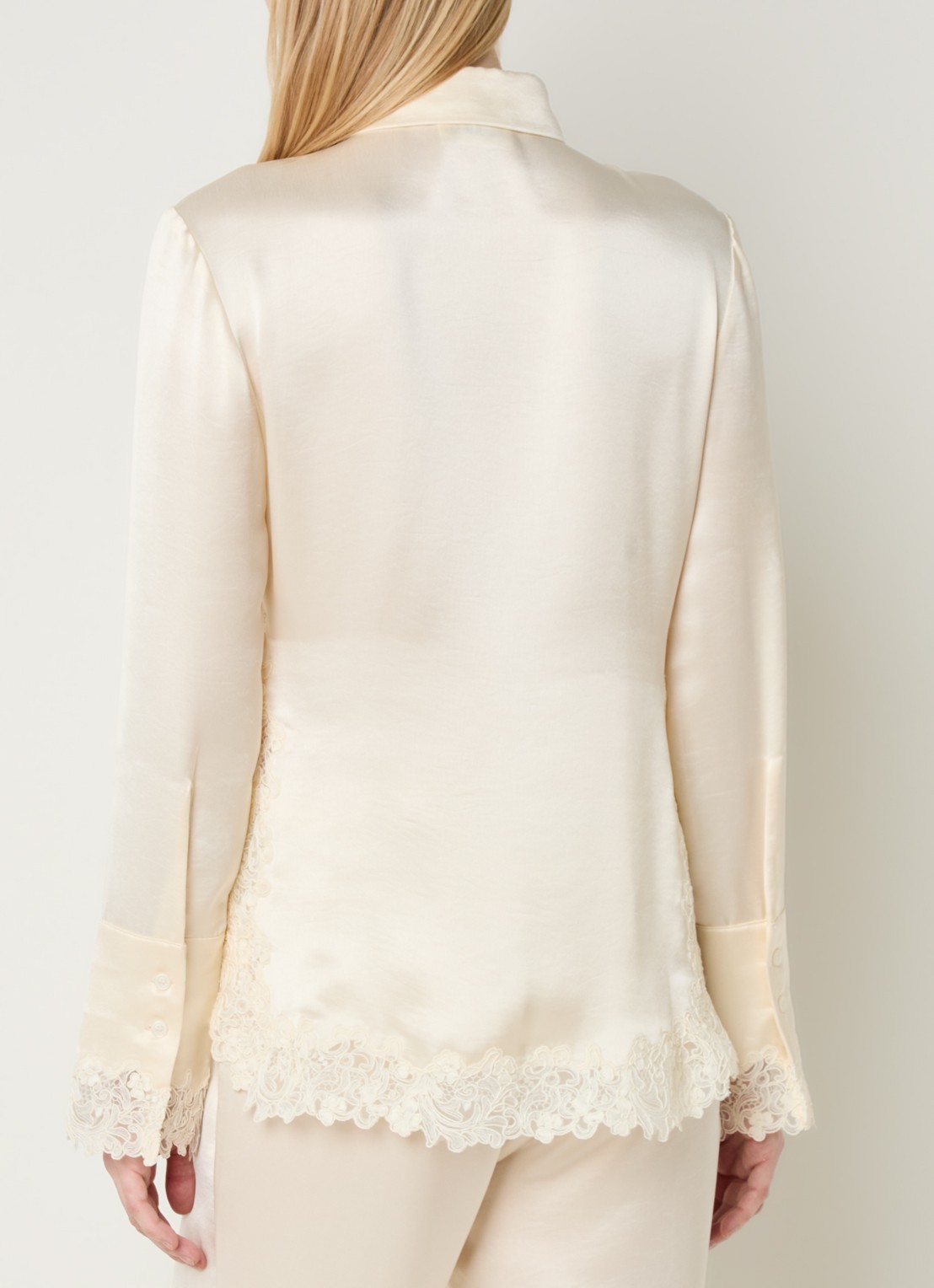 Malina Malou blouse van satijn met details van kant - achterkant 2 pearl-12117