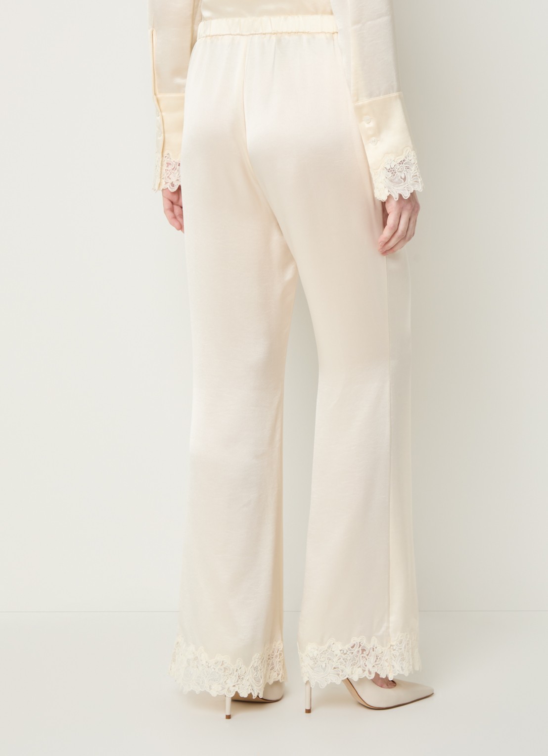 Malina Marine high waist flared fit pantalon van satijn met details van kant - achterkant 2 pearl-12117