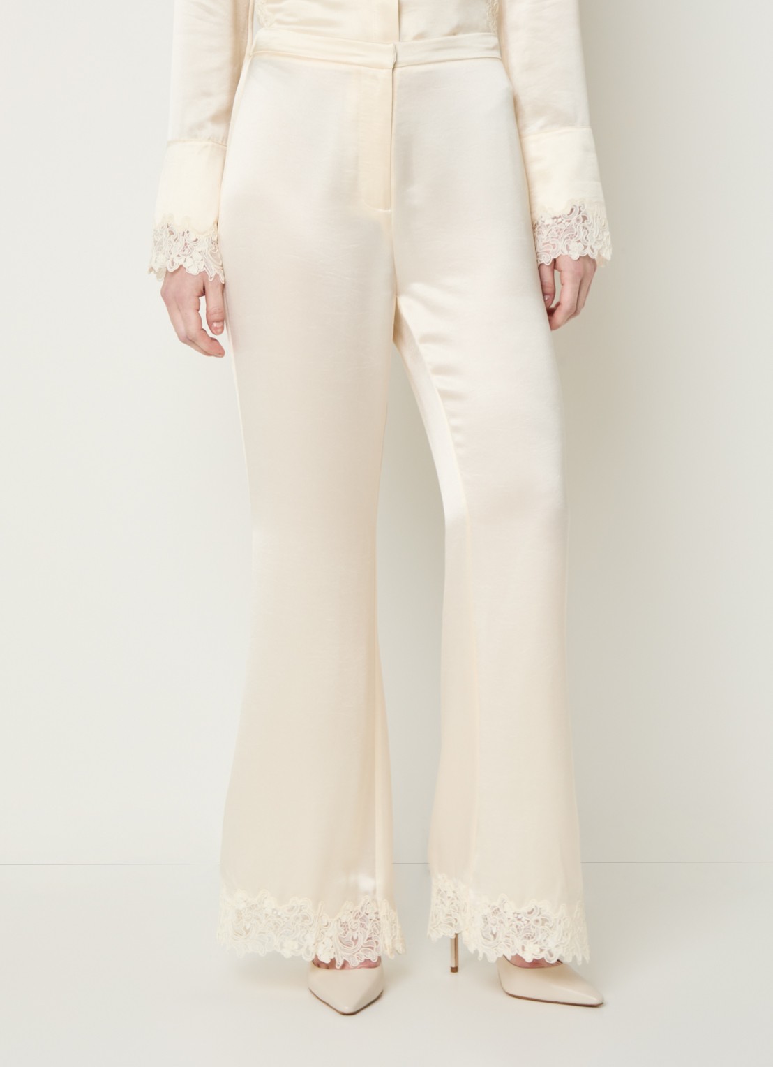 Malina Marine high waist flared fit pantalon van satijn met details van kant - detail pearl-12117
