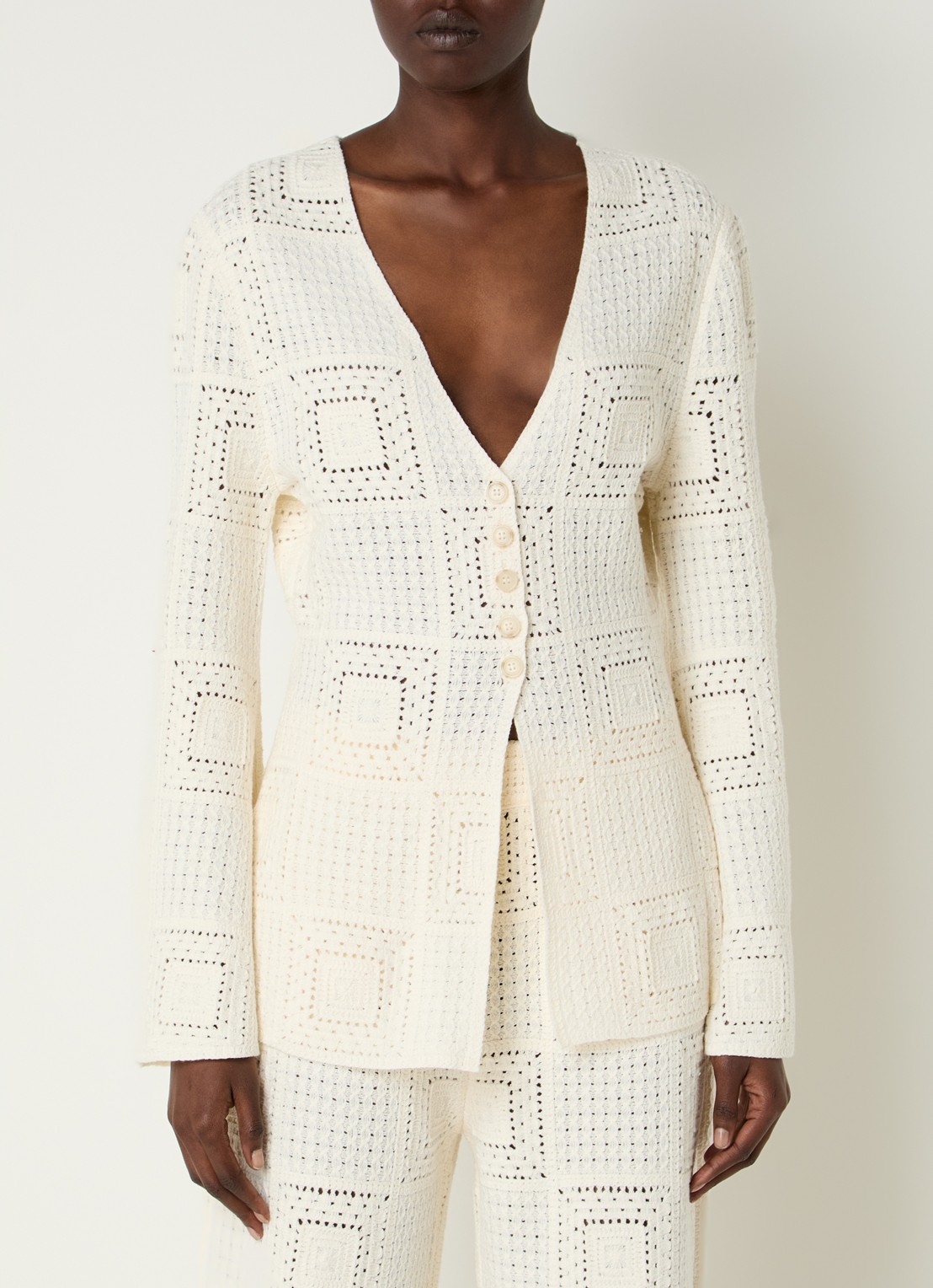 Malina Mirella grofgebreid vest met V-hals - detail 4 ivoor
