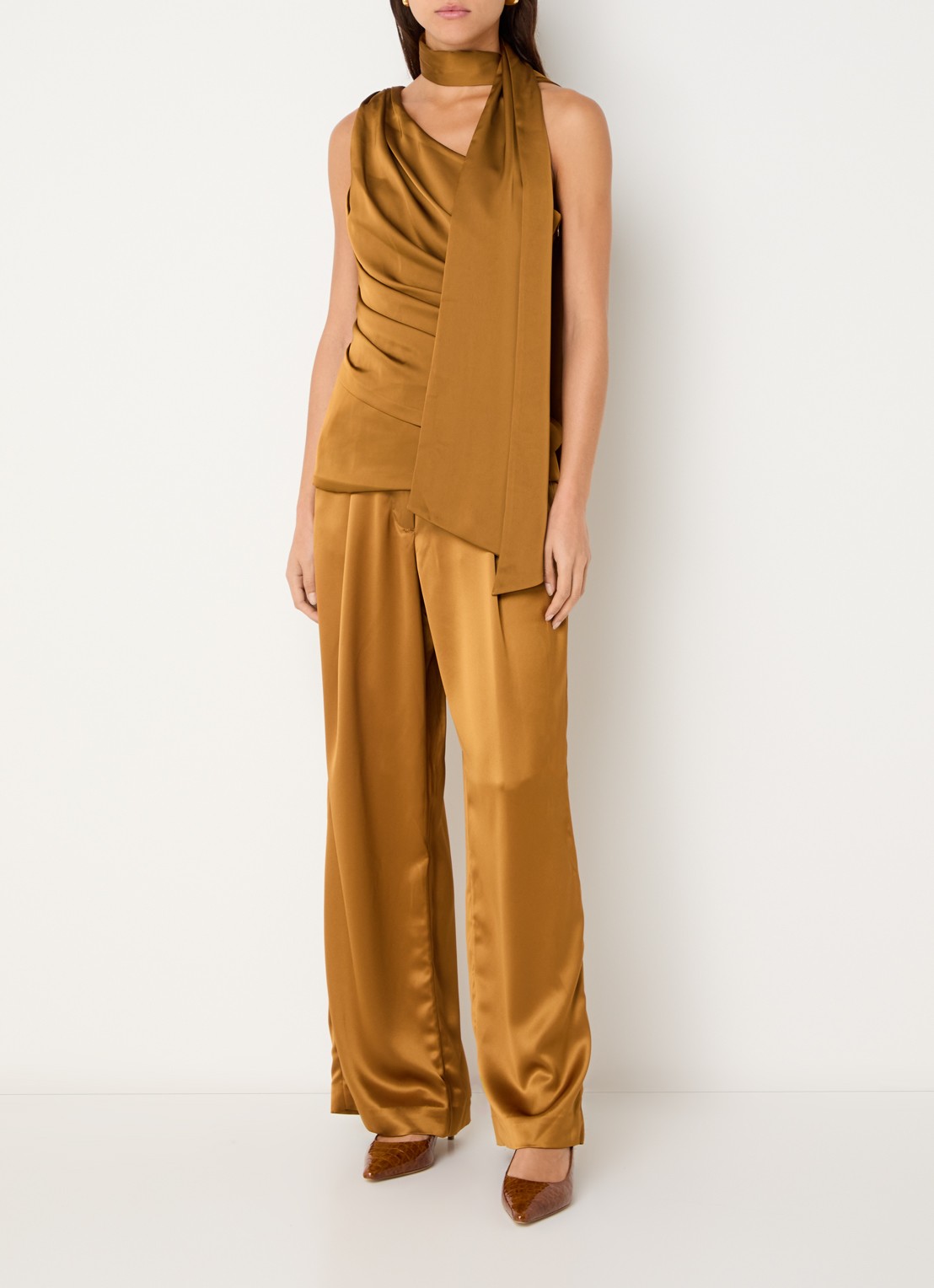 Malina Nelly one shoulder top met plooidetail - voorkant 3 donkeroranje