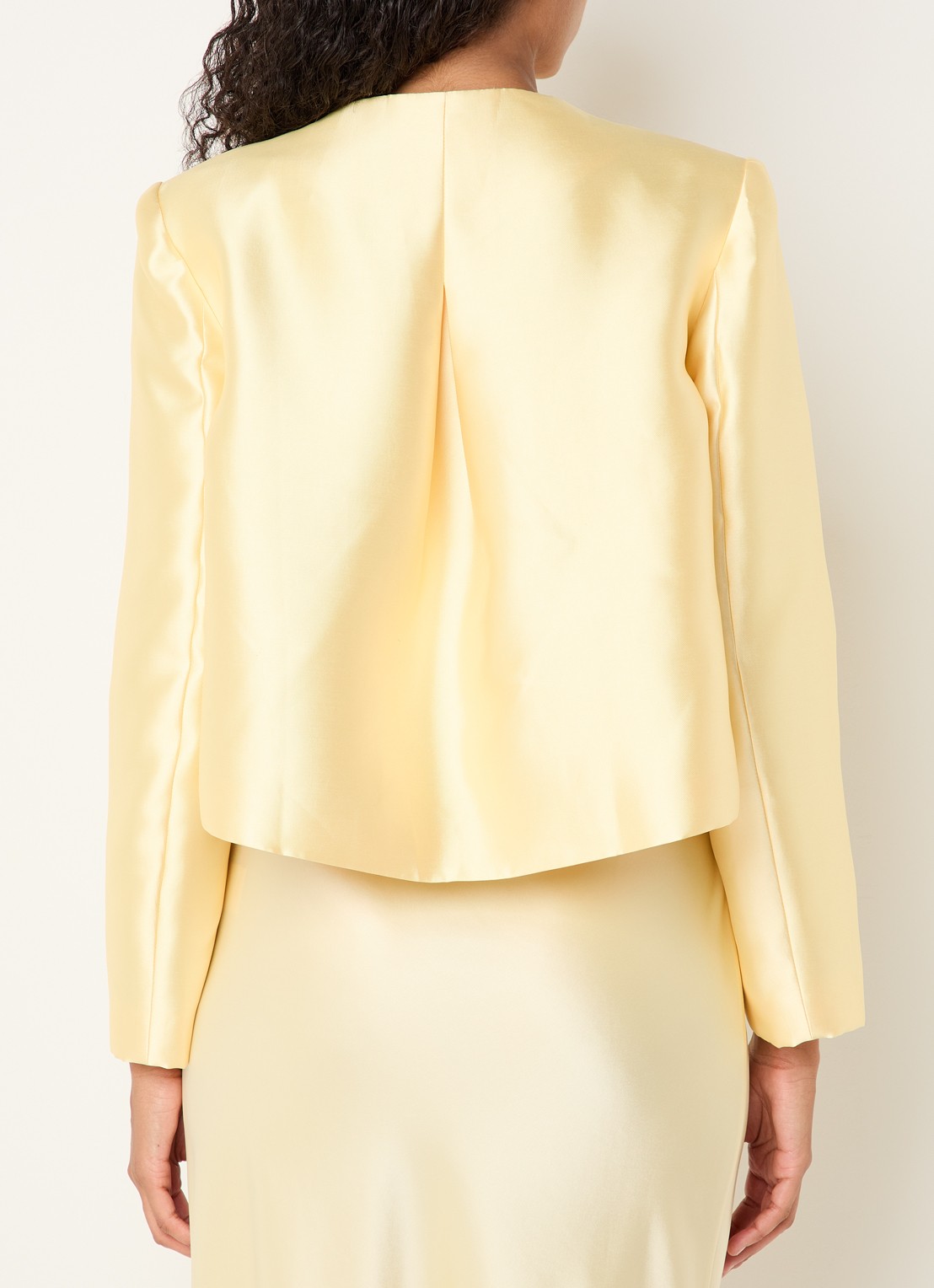 Malina Ruthie cropped blouse van satijn - achterkant 3 geel