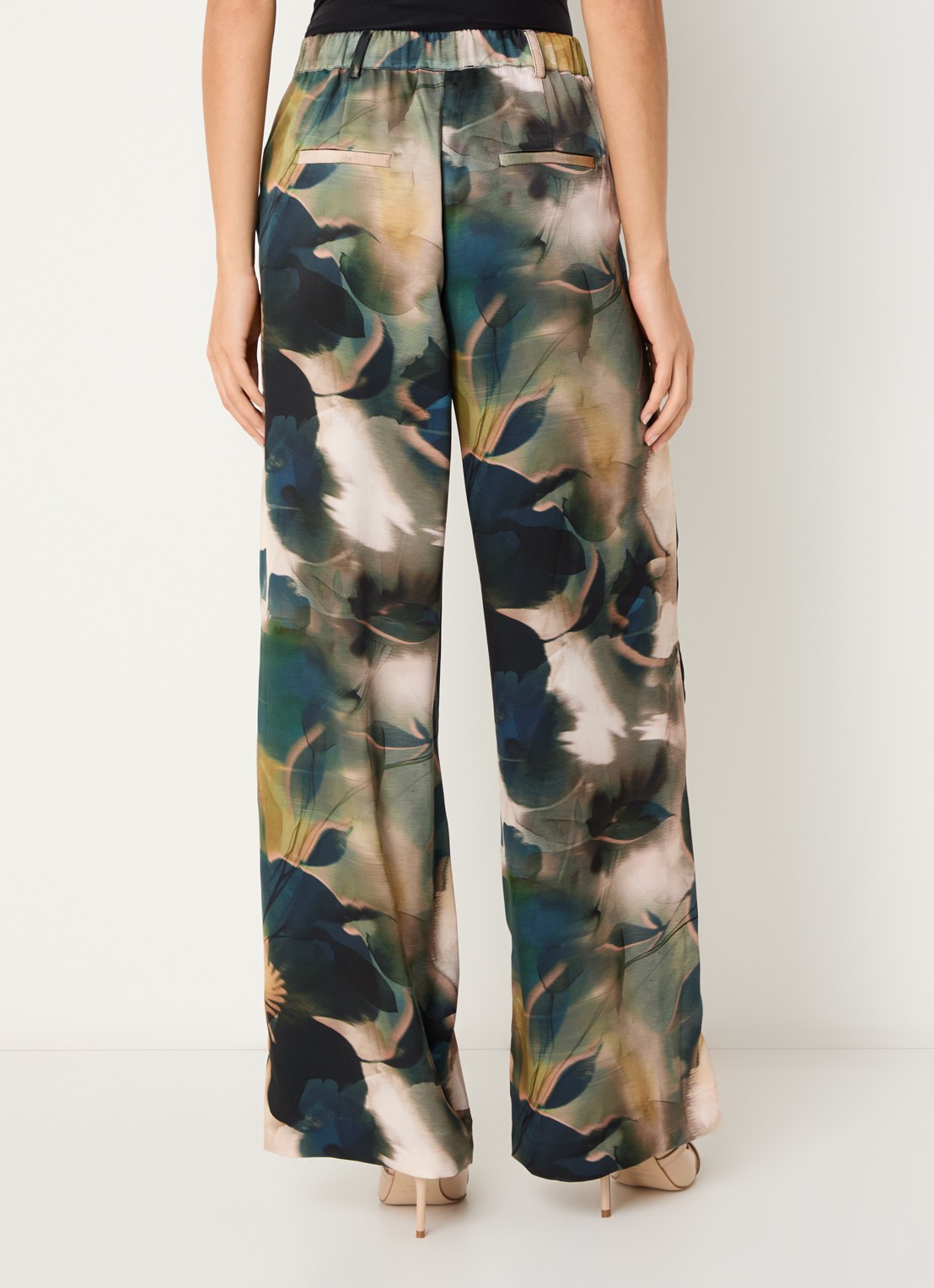 Malina Sarah high waist wide leg pantalon van satijn - achterkant 2 creme