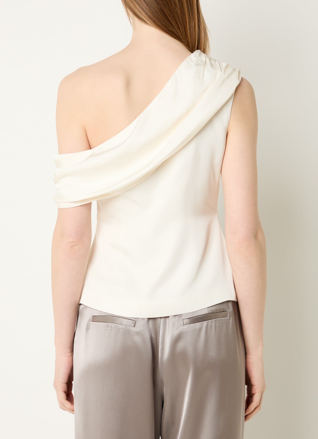 Malina Seleah top met asymmetrische hals - achterkant 3 ivoor