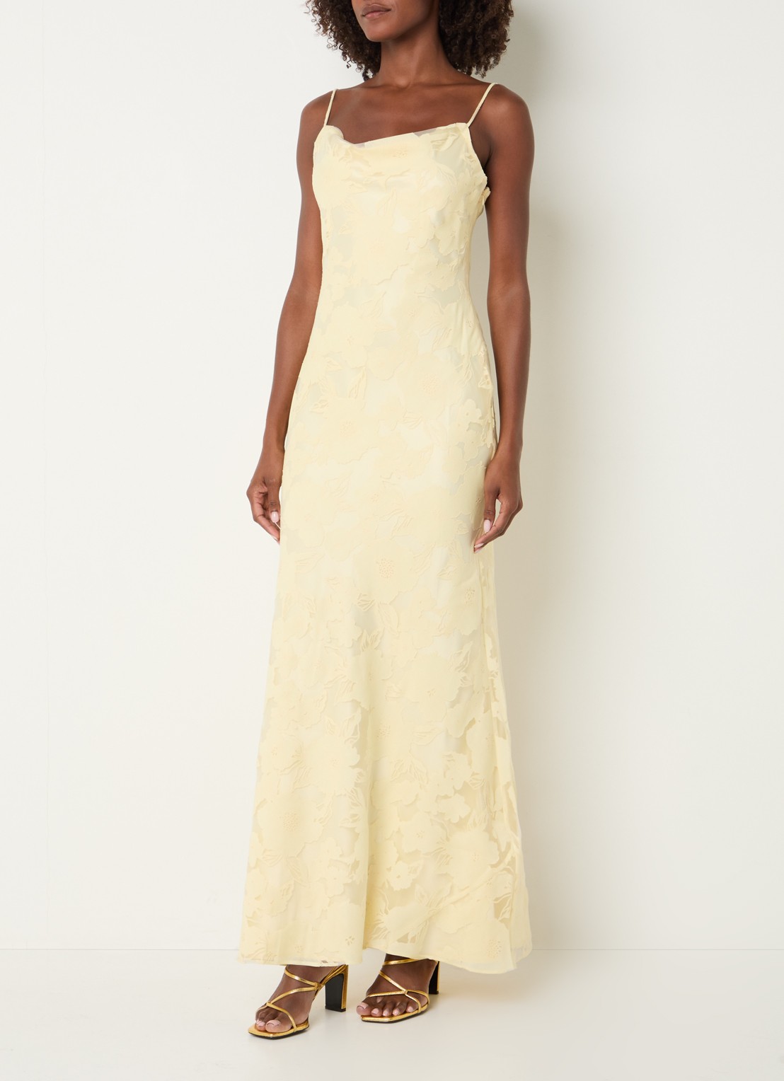 Malina Sorelle maxi jurk met spaghettibandjes - detail 4 geel
