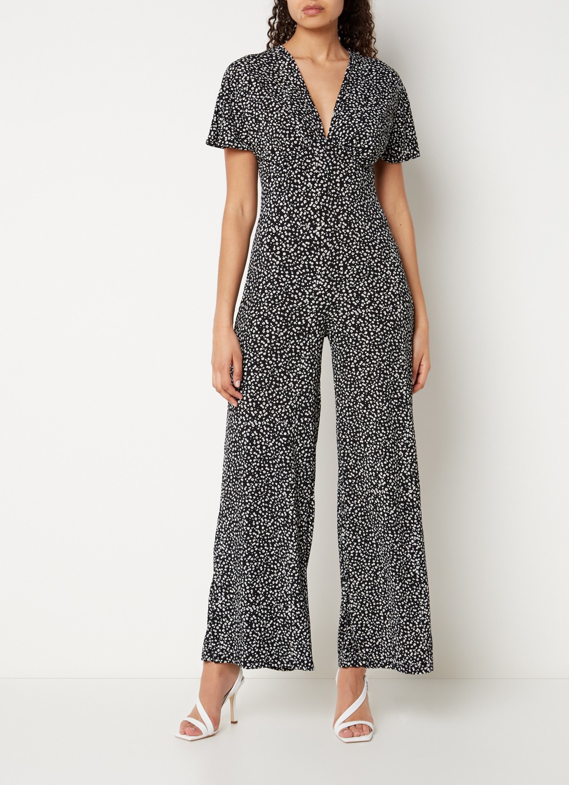 Mango Manzan wide fit jumpsuit van jersey met bloemenprint - voorkant 4 zwart