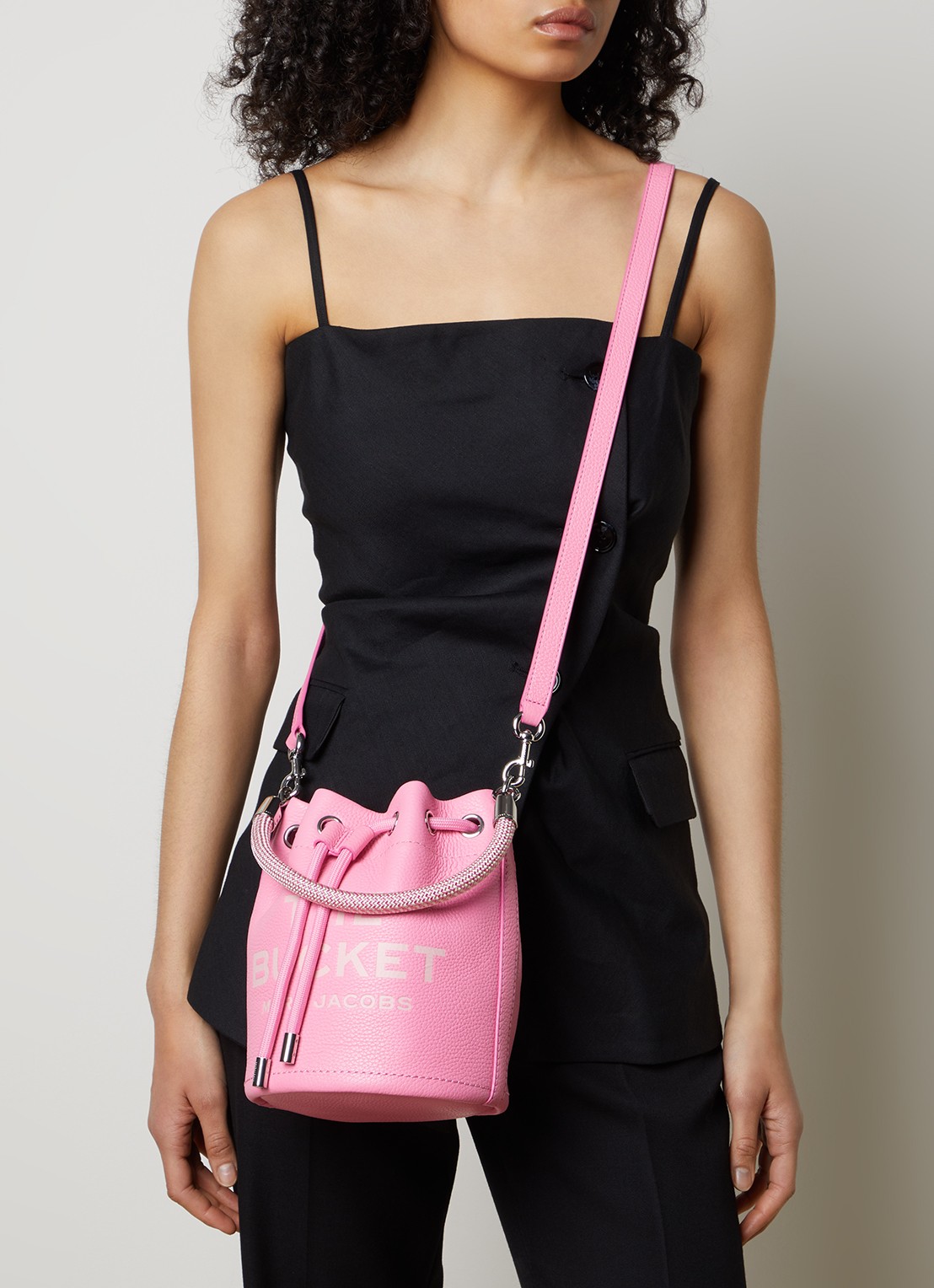 Marc Jacobs The Bucket handtas van leer - voorkant 3 roze