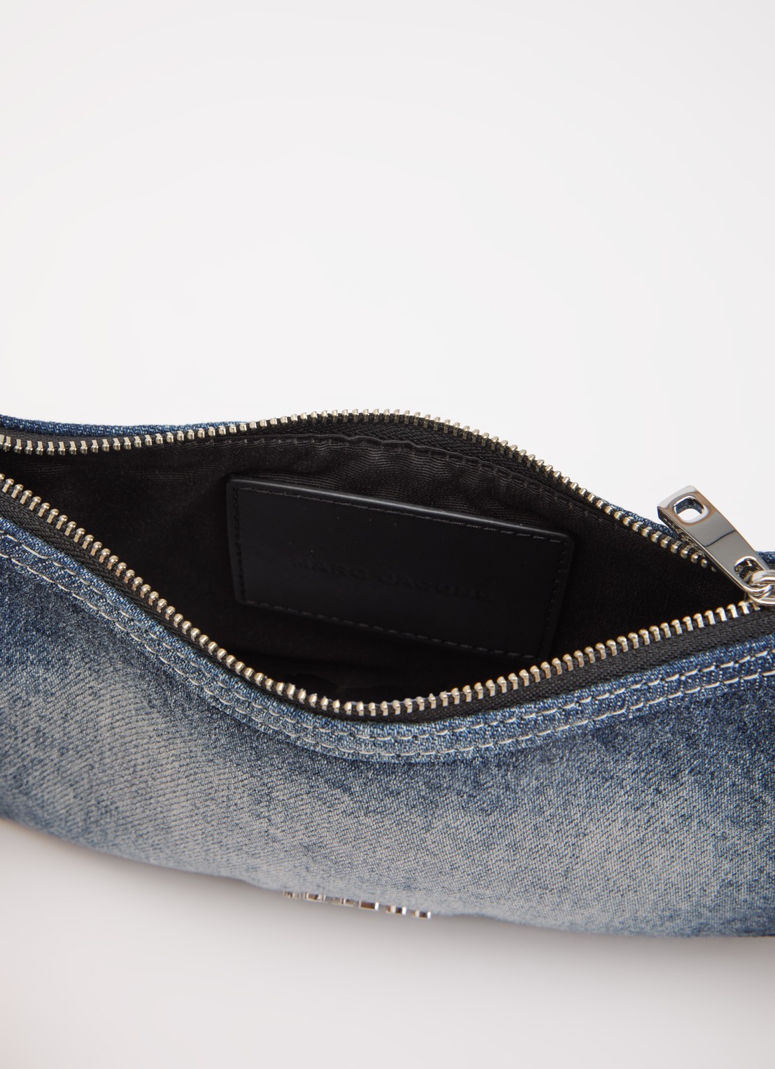 Marc Jacobs The Charm schoudertas van denim met afneembare schouderriem  - detail indigo