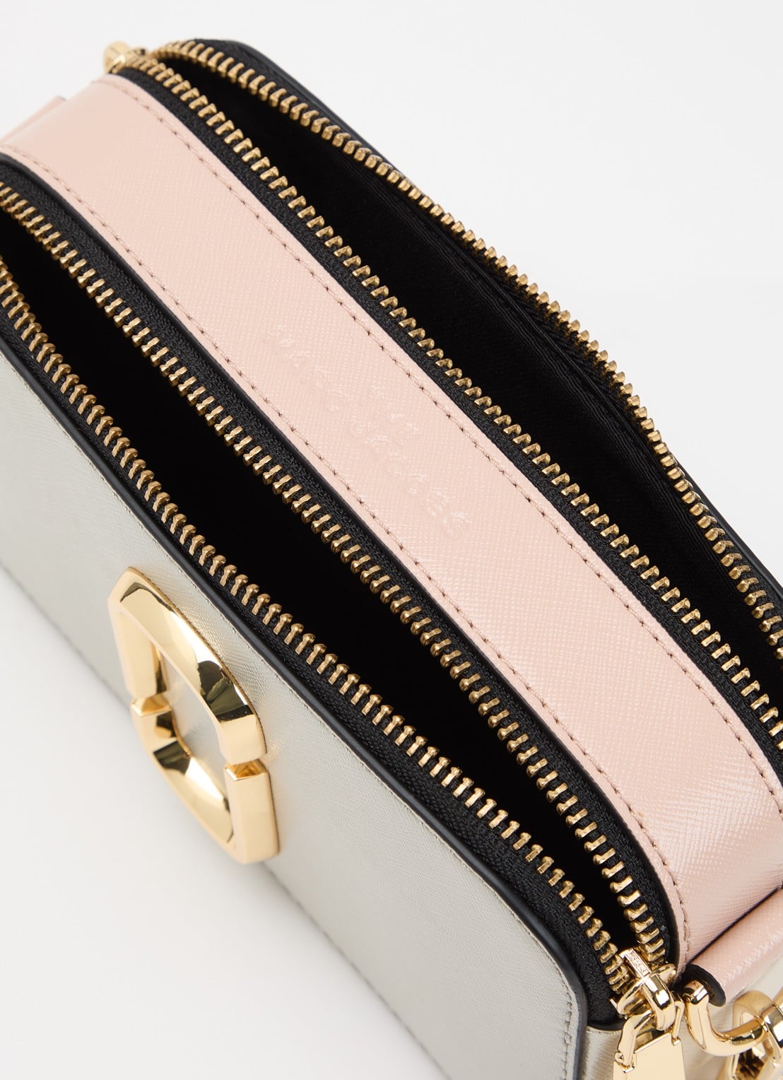 Marc Jacobs The Colourblock Chain Snapshot crossbodytas van leer met afneembare schouderriem - detail donkerbeige