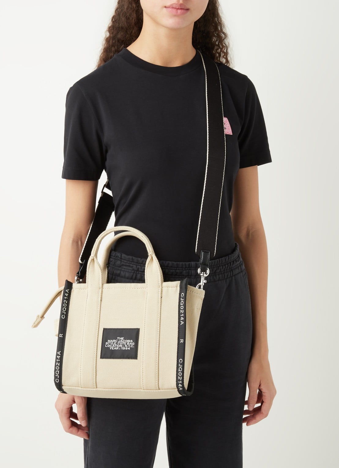 Marc Jacobs The Crossbody Tote handtas met logo - voorkant 3 creme