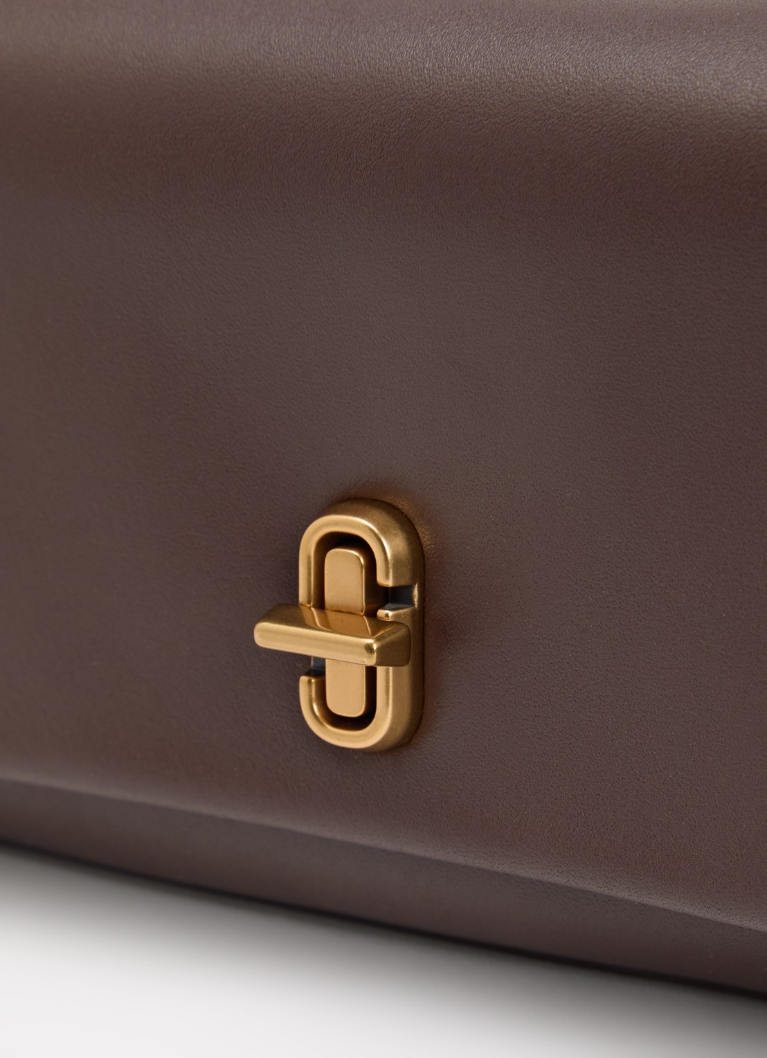 Marc Jacobs The Dual Chain Mini schoudertas van leer met verstelbare schouderriem - detail 6 donkerbruin