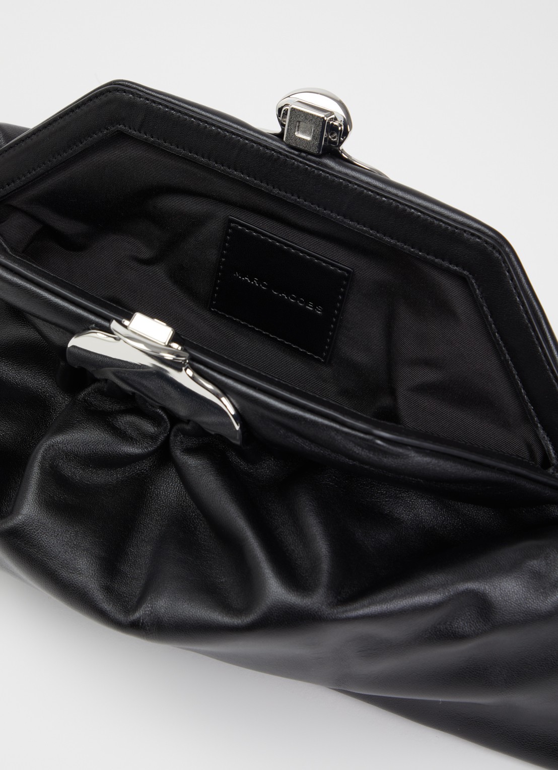Marc Jacobs The Glam clutch van leer - detail zwart