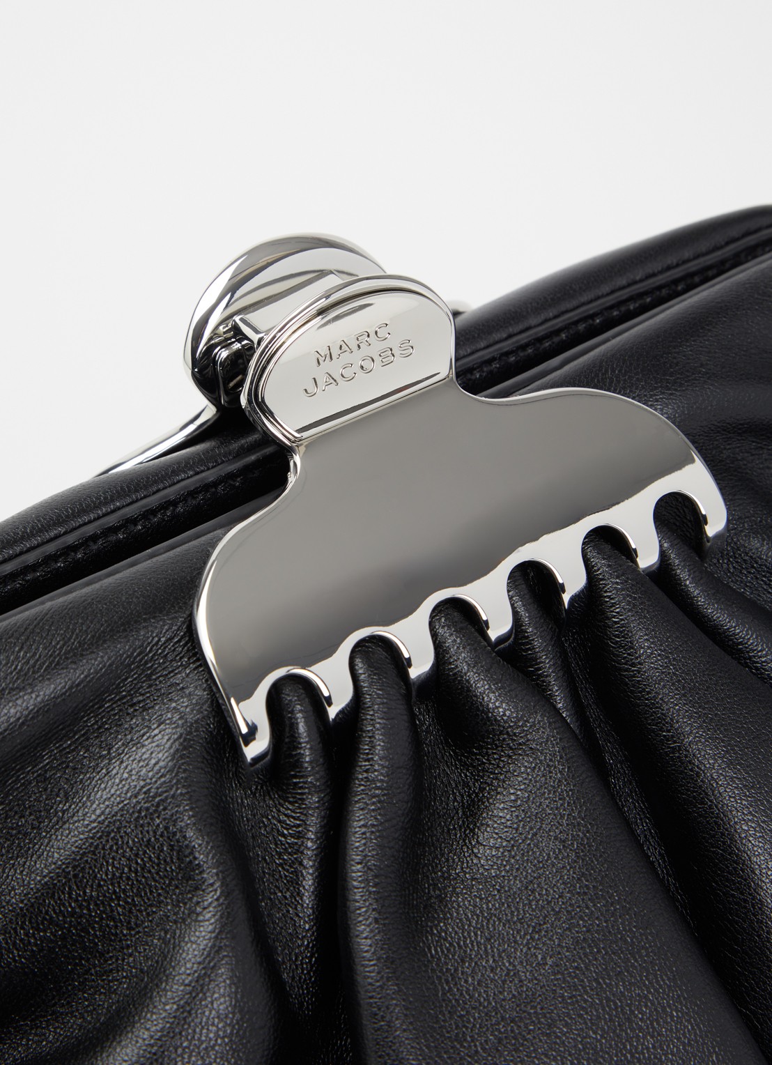 Marc Jacobs The Glam clutch van leer - detail 3 zwart