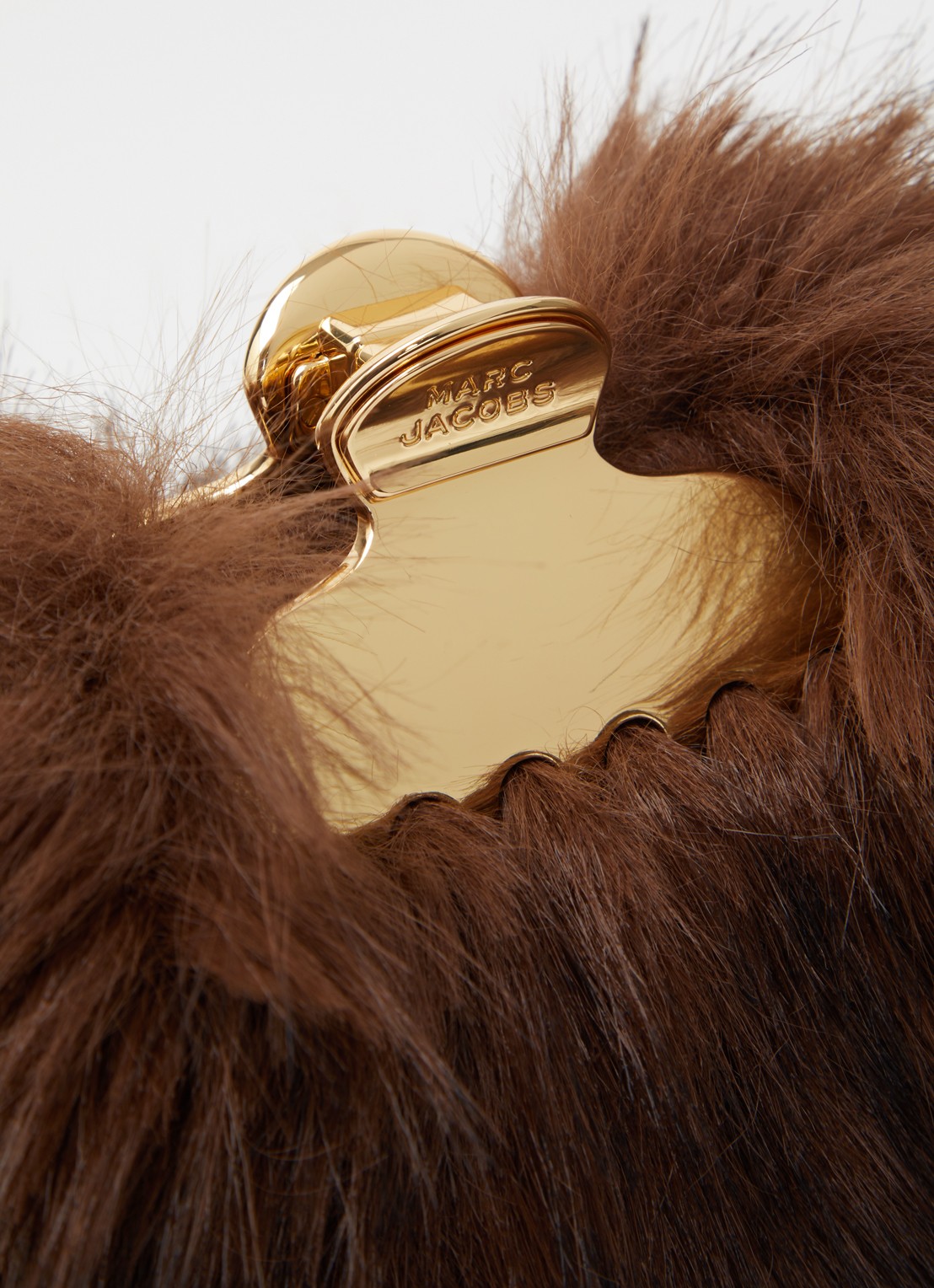 Marc Jacobs The Glam Small clutch van imitatiebont met afneembare schouderriem - detail 4 donkerbruin