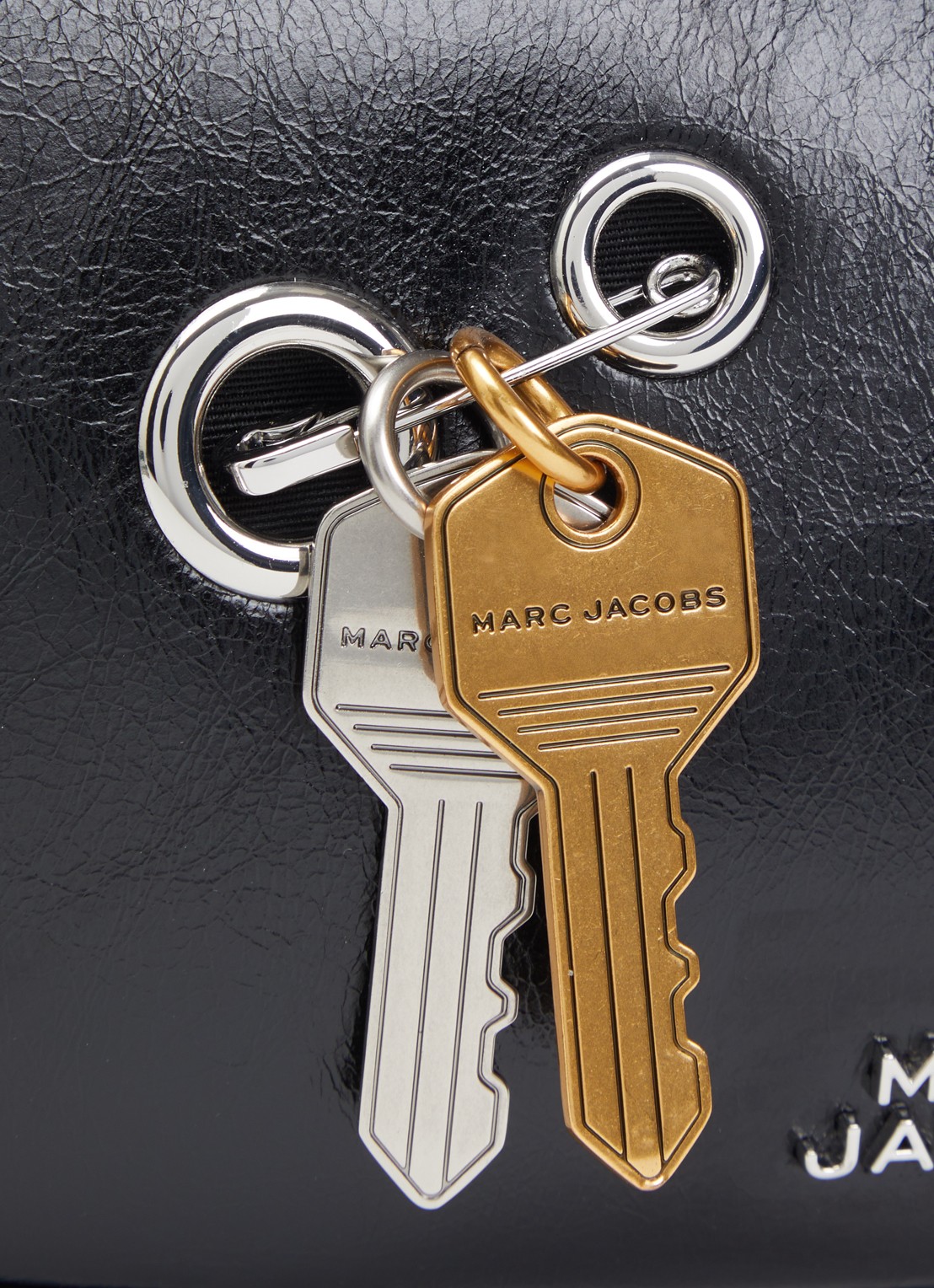 Marc Jacobs The Grommet Charm schoudertas van lakleer met afneembare schouderriem - detail 4 zwart