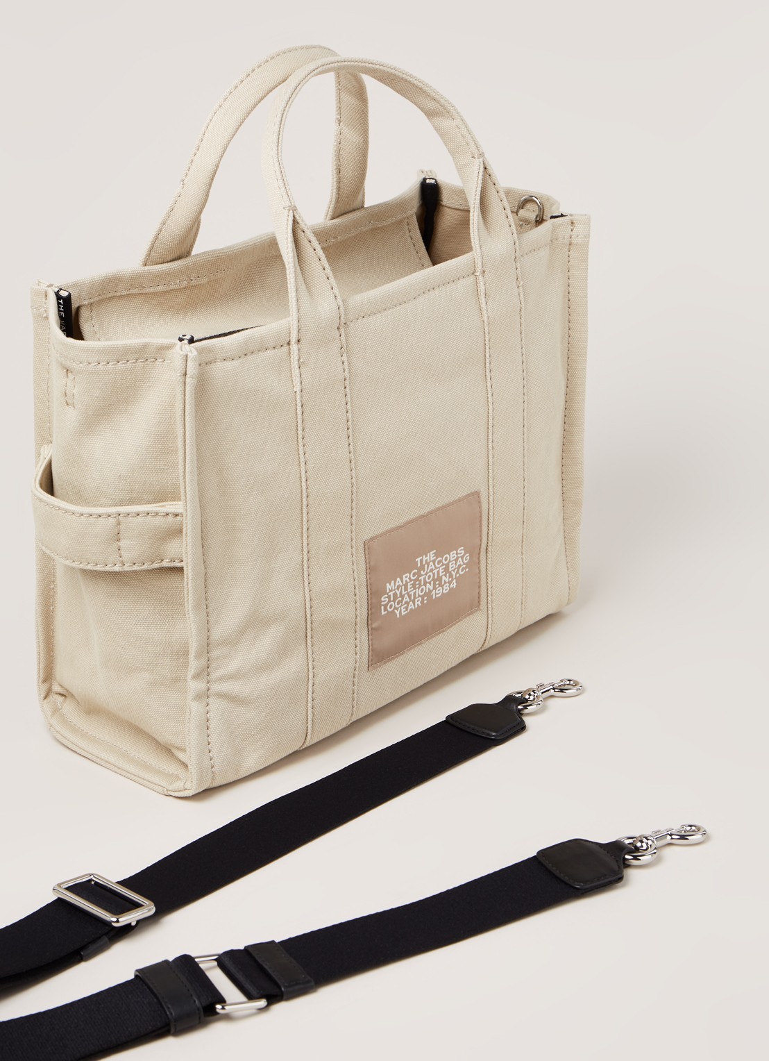 Marc Jacobs The Medium Tote handtas van canvas - detail 2 beige