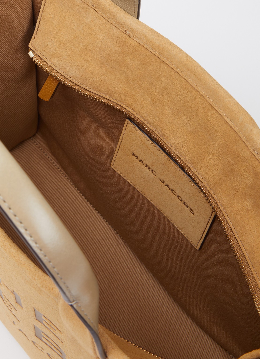 Marc Jacobs The Medium Tote schoudertas van suède met afneembare schouderriem - detail camel