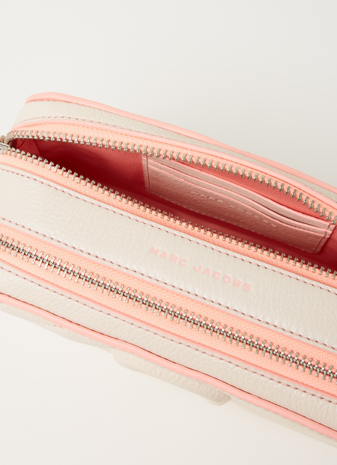 Marc Jacobs The Moto Shot crossbodytas van leer - detail 4 creme