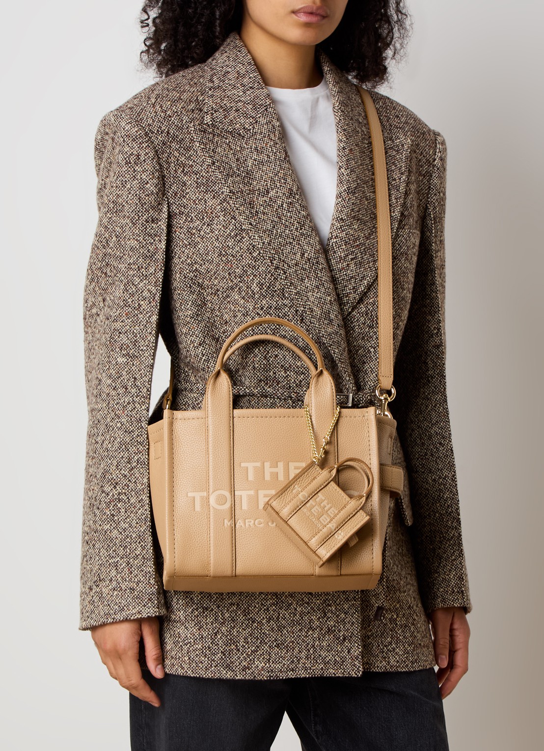 Marc Jacobs The Small Tote handtas met logo - voorkant 2 camel