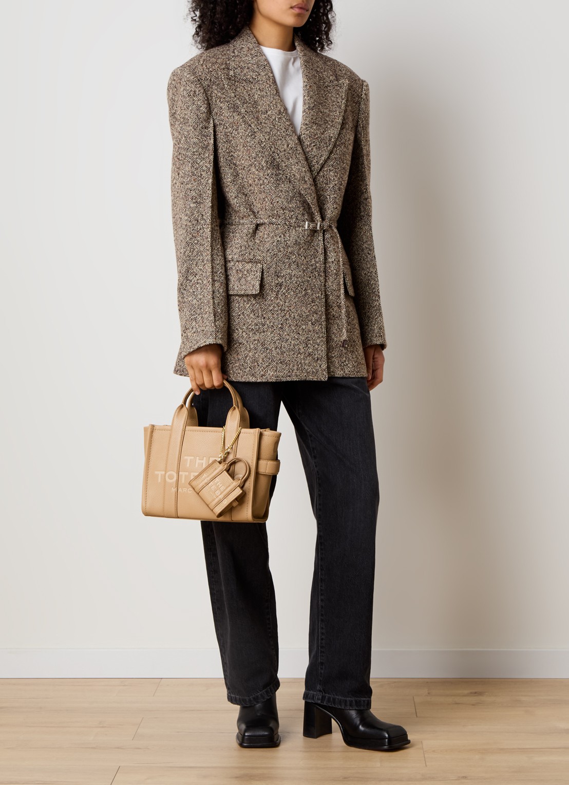 Marc Jacobs The Small Tote handtas met logo - voorkant 3 camel