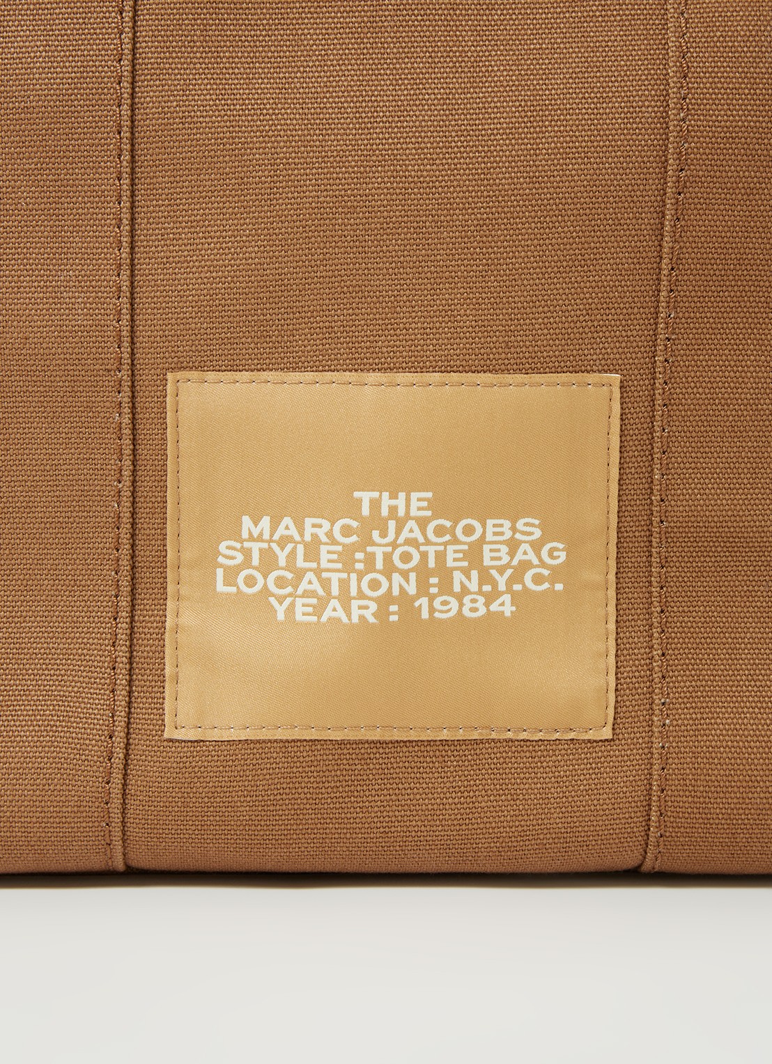 Marc Jacobs The Small Tote shopper van canvas met logoprint - detail 3 cognac