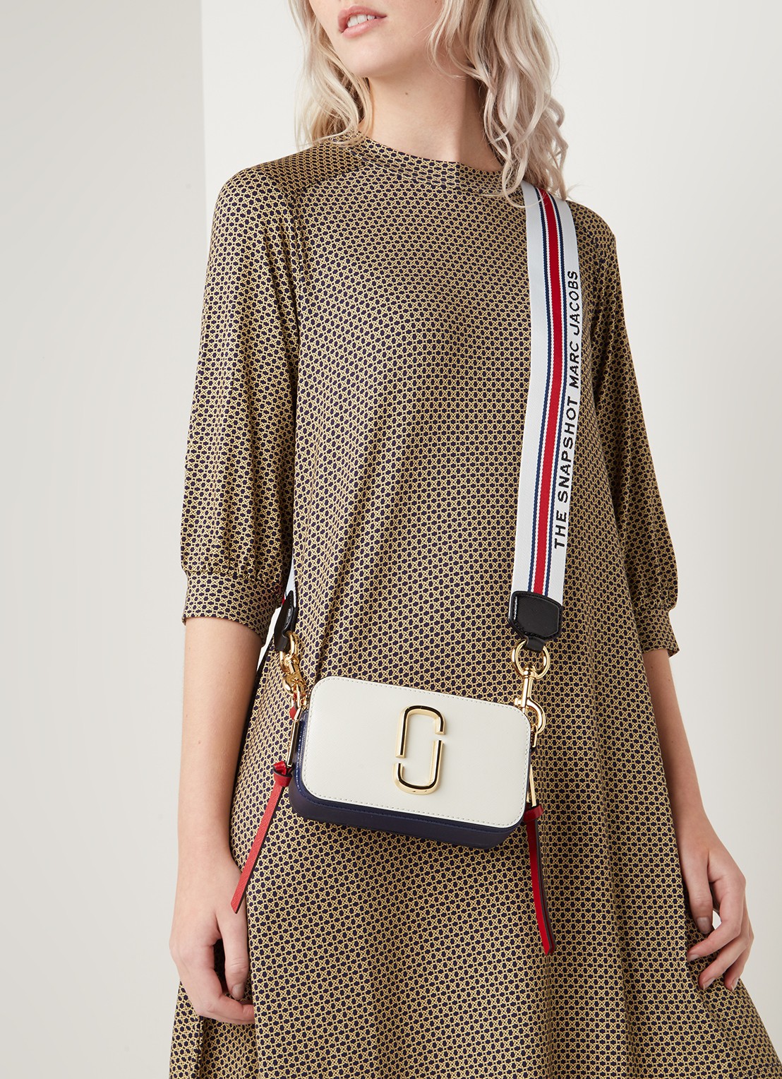 Marc Jacobs The Snapshot crossbodytas van leer - voorkant 6 lichtgrijs