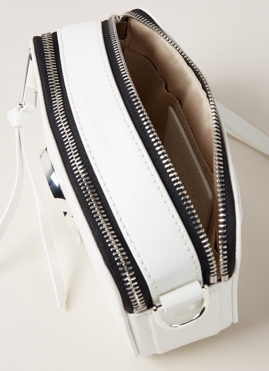 Marc Jacobs The Snapshot DTM crossbodytas van leer - detail 2 gebroken wit