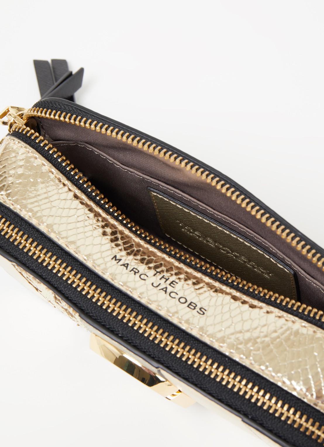 Marc Jacobs The Snapshot Metallic crossbodytas van leer - detail goud