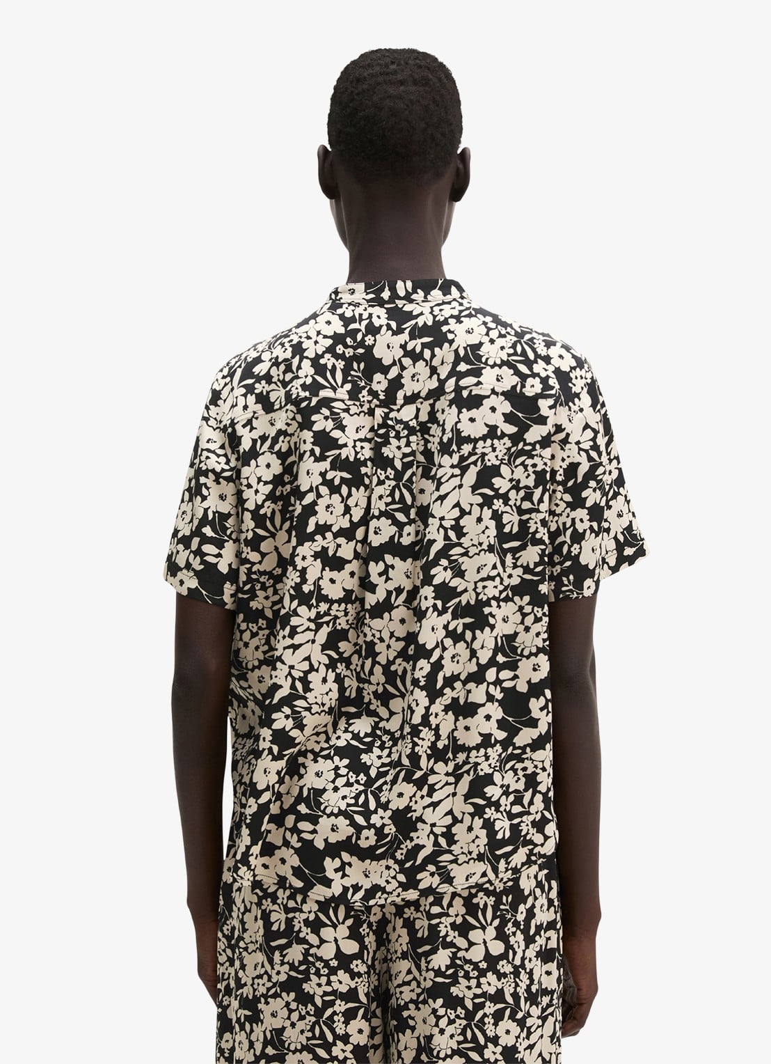 Marc O'Polo Blouse met bloemenprint - achterkant 3 black_multi_04-0096 / zwart